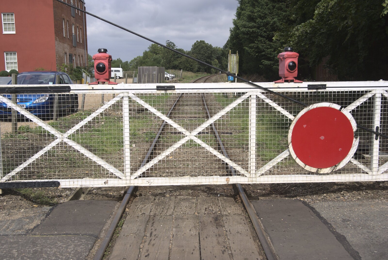 Camping with Trains, Yaxham, Norfolk - 29th August 2010: A level crossing at Yaxham