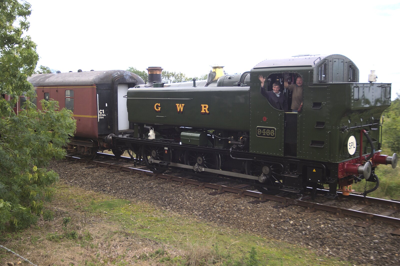 Camping with Trains, Yaxham, Norfolk - 29th August 2010: Hawksworth Pannier 9466 trundles past the campsite