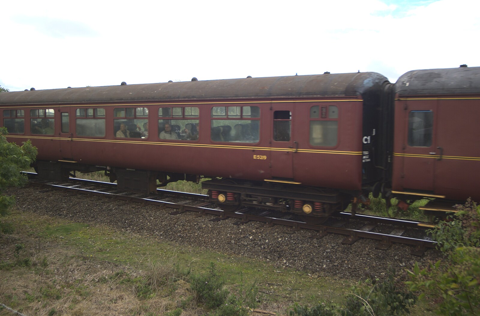 Camping with Trains, Yaxham, Norfolk - 29th August 2010: Mark 1 coaches go past