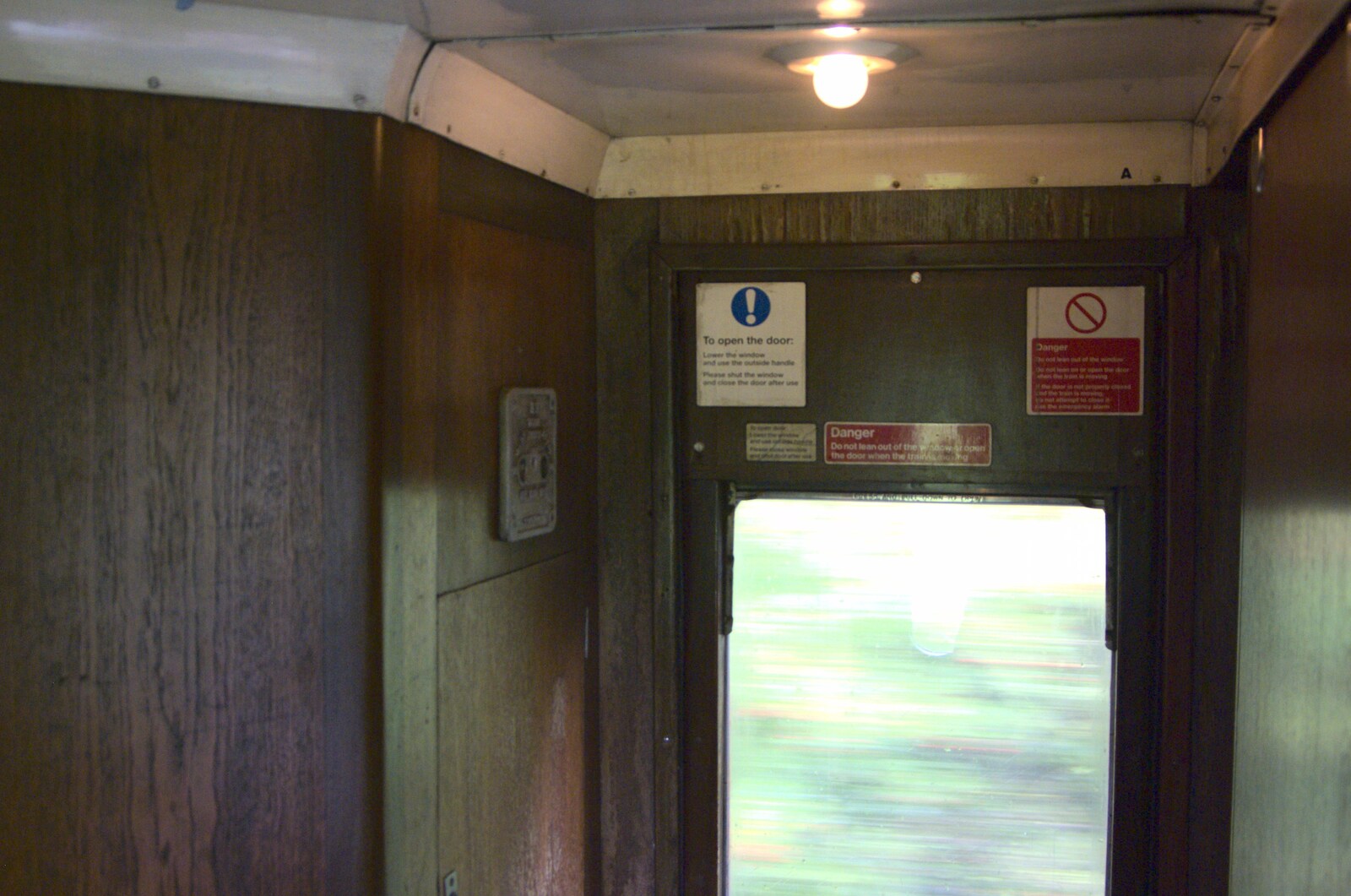 Camping with Trains, Yaxham, Norfolk - 29th August 2010: 1980s train vestibule. It seemed modern at the time