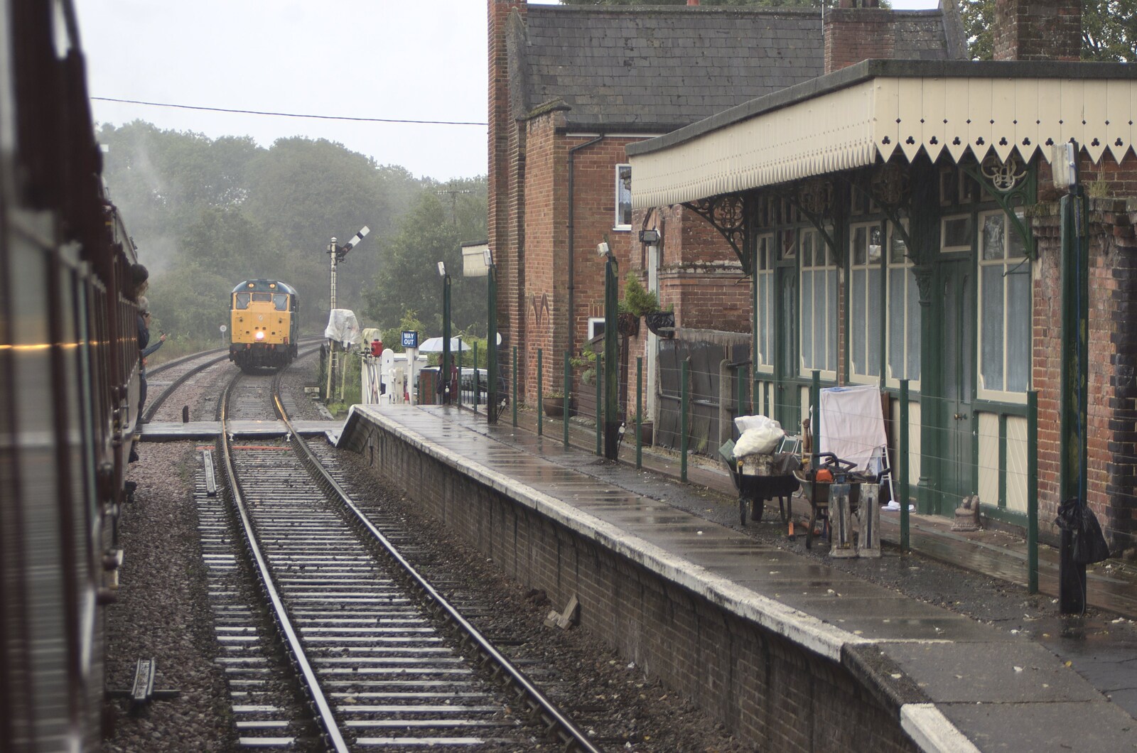 Camping with Trains, Yaxham, Norfolk - 29th August 2010: A crossover with Class 31 31438