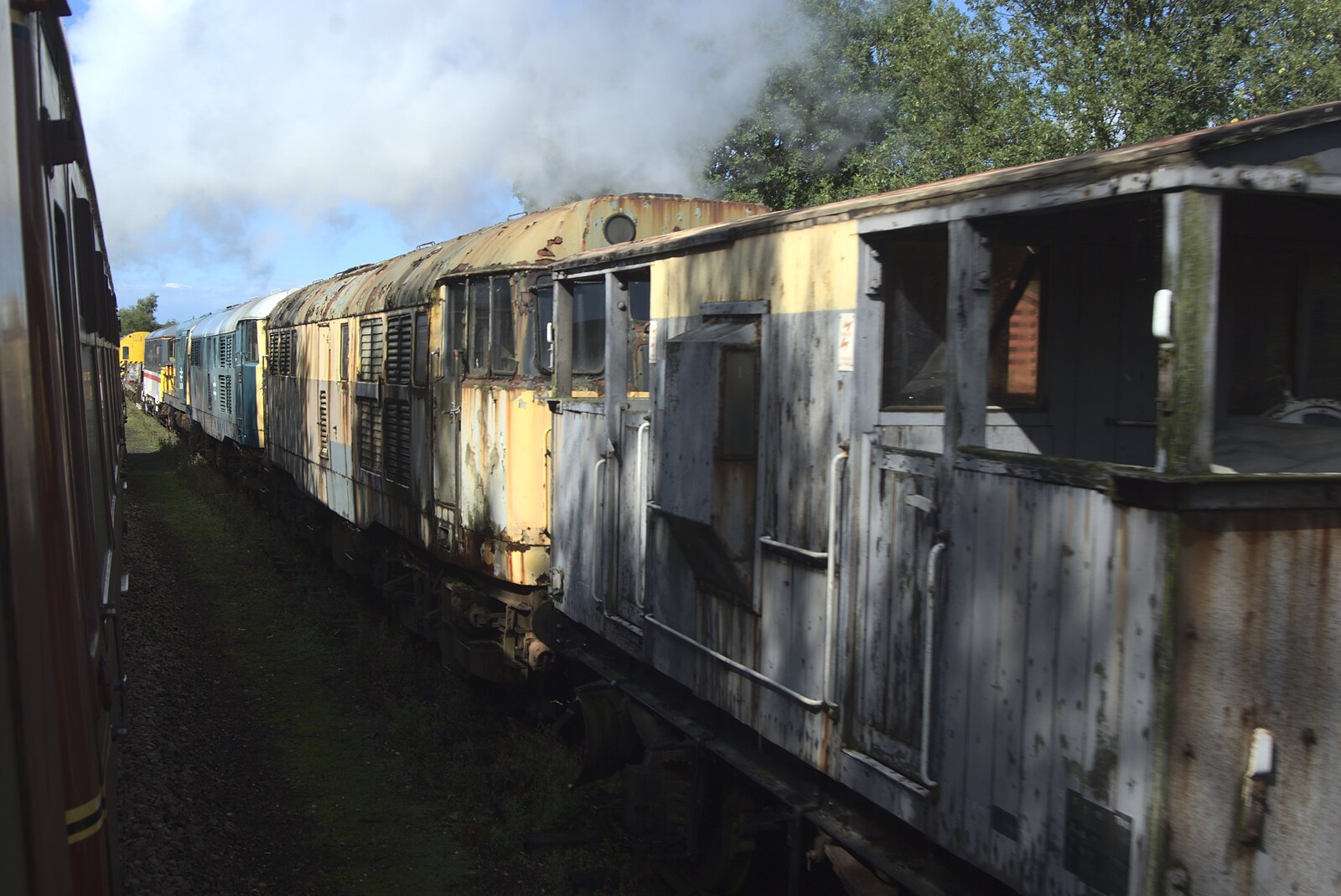 Camping with Trains, Yaxham, Norfolk - 29th August 2010: Some derelict engines