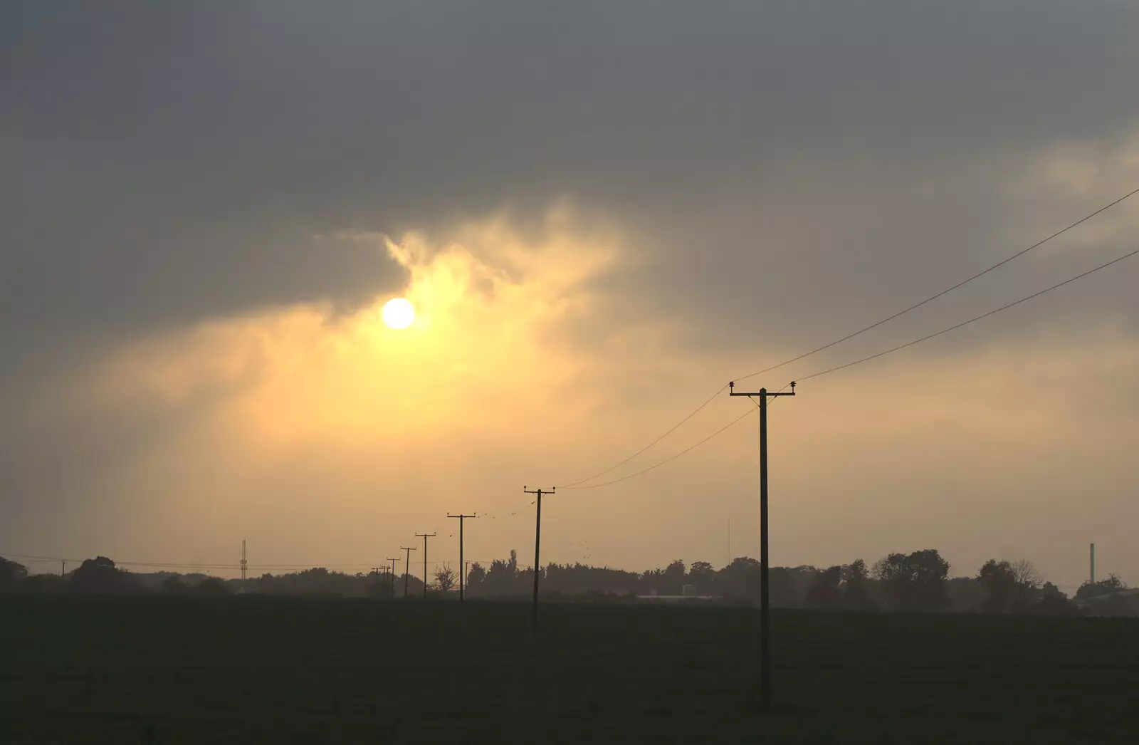 A hazy sun hangs low in the sky, from Helicopters on the A14, and a Walk at Thornham, Suffolk - 7th October 2010