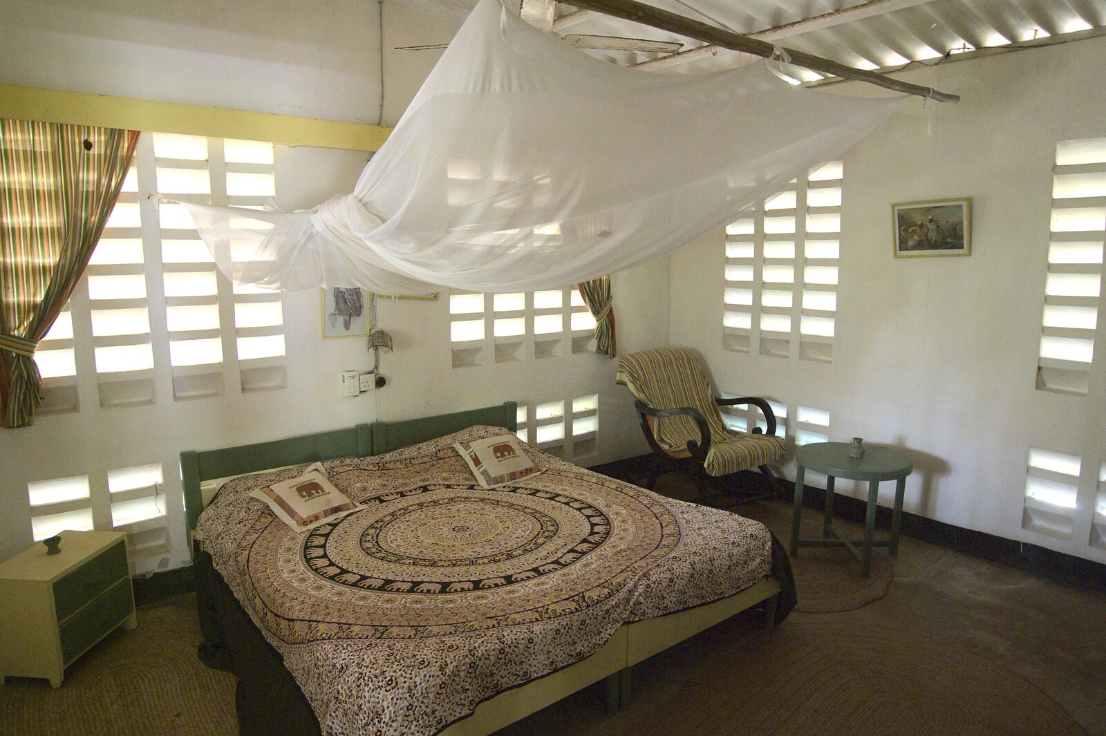 The bedroom from Long Train (not) Runnin': Tiwi Beach, Mombasa, Kenya - 7th November 2010