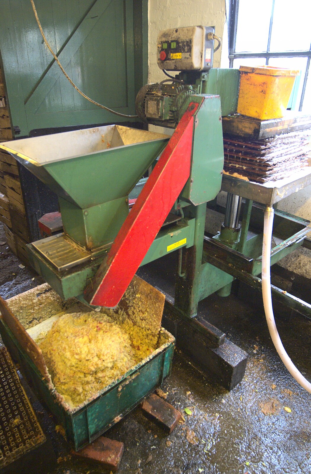 The apple harvest is pulped from Apple Pressing and Amandine's Jazz, Diss, Norfolk - 21st November 2010