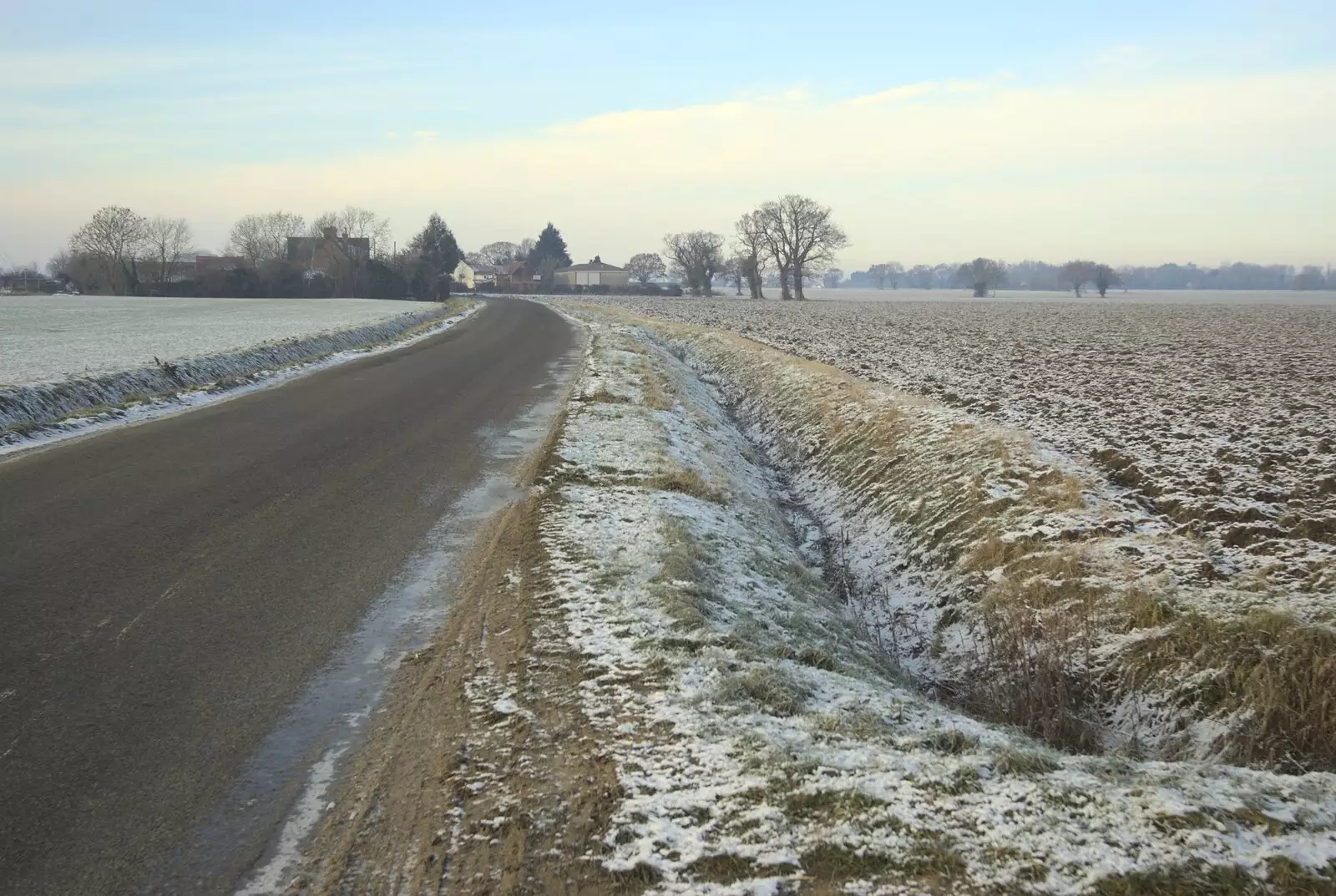 The snowy road to Banham, from Sledging, A Trip to the Zoo, and Thrandeston Carols, Diss and Banham, Norfolk - 20th December 2010