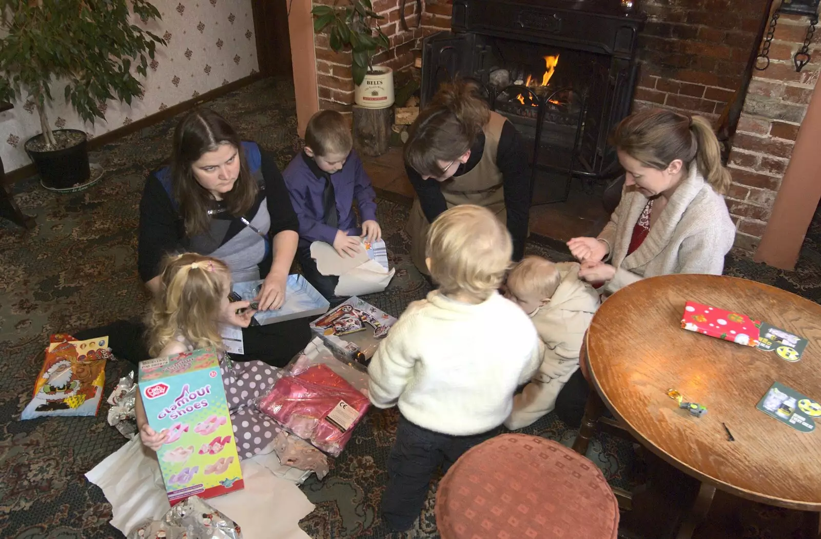 The pub creche, from Christmas Day at the Swan Inn, and some Festive Trips, Brome, Knettishall and Norwich - 25th December 2010