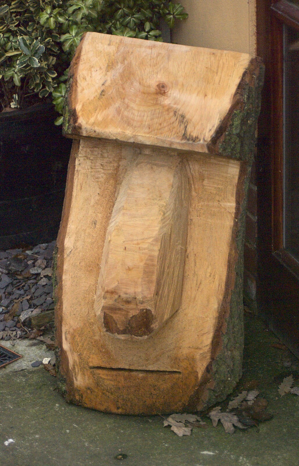 Thornham Walks, and a Swiss Fondue, Thornham and Cambridge - 23rd January 2011: A carved wooden head, like a Moai