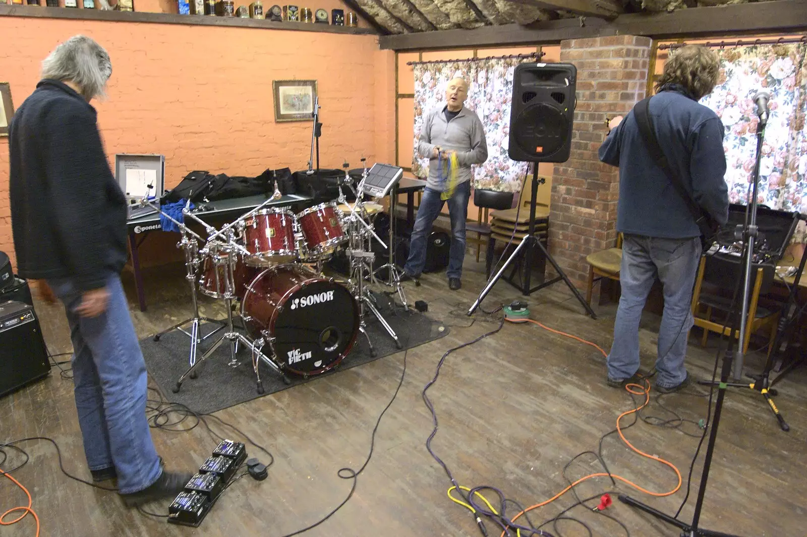 Rob checks his floor pedals at The Swan, from Fun Lovin' Criminals at the UEA, The BBs Rehearse, and Thornham Walks, Norwich and Suffolk - 14th February 2011