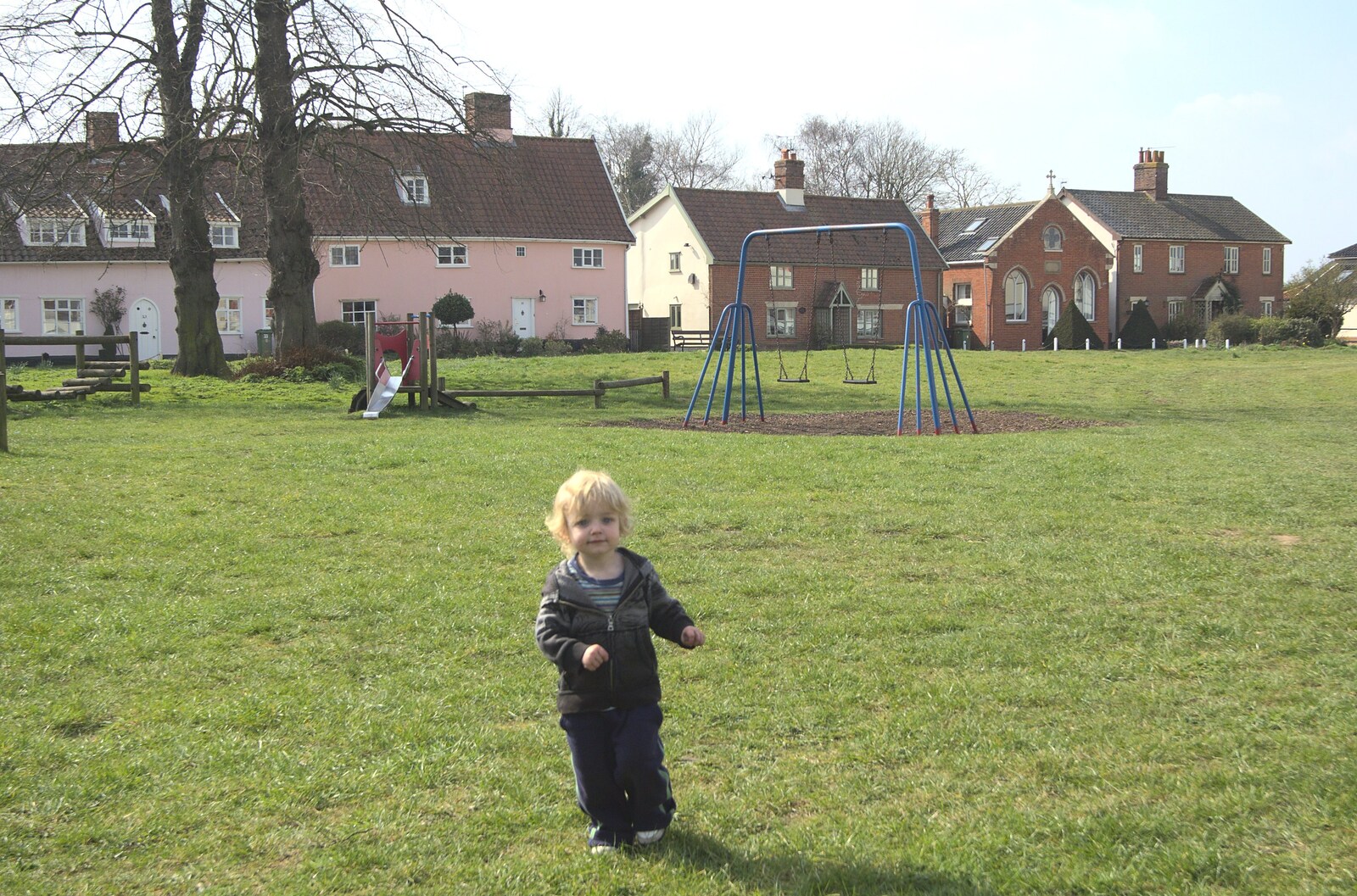 Fred runs around on Fair Green from Nosher's Last Bumbles, Bressingham, Norfolk - 25th March 2011