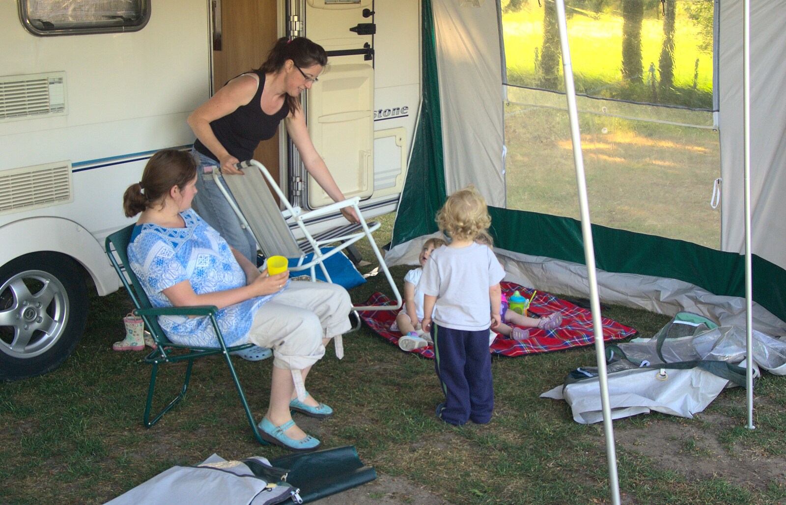 We visit Suzanne's awning from Carlton Park Camping, Saxmundham, Suffolk - 4th June 2011