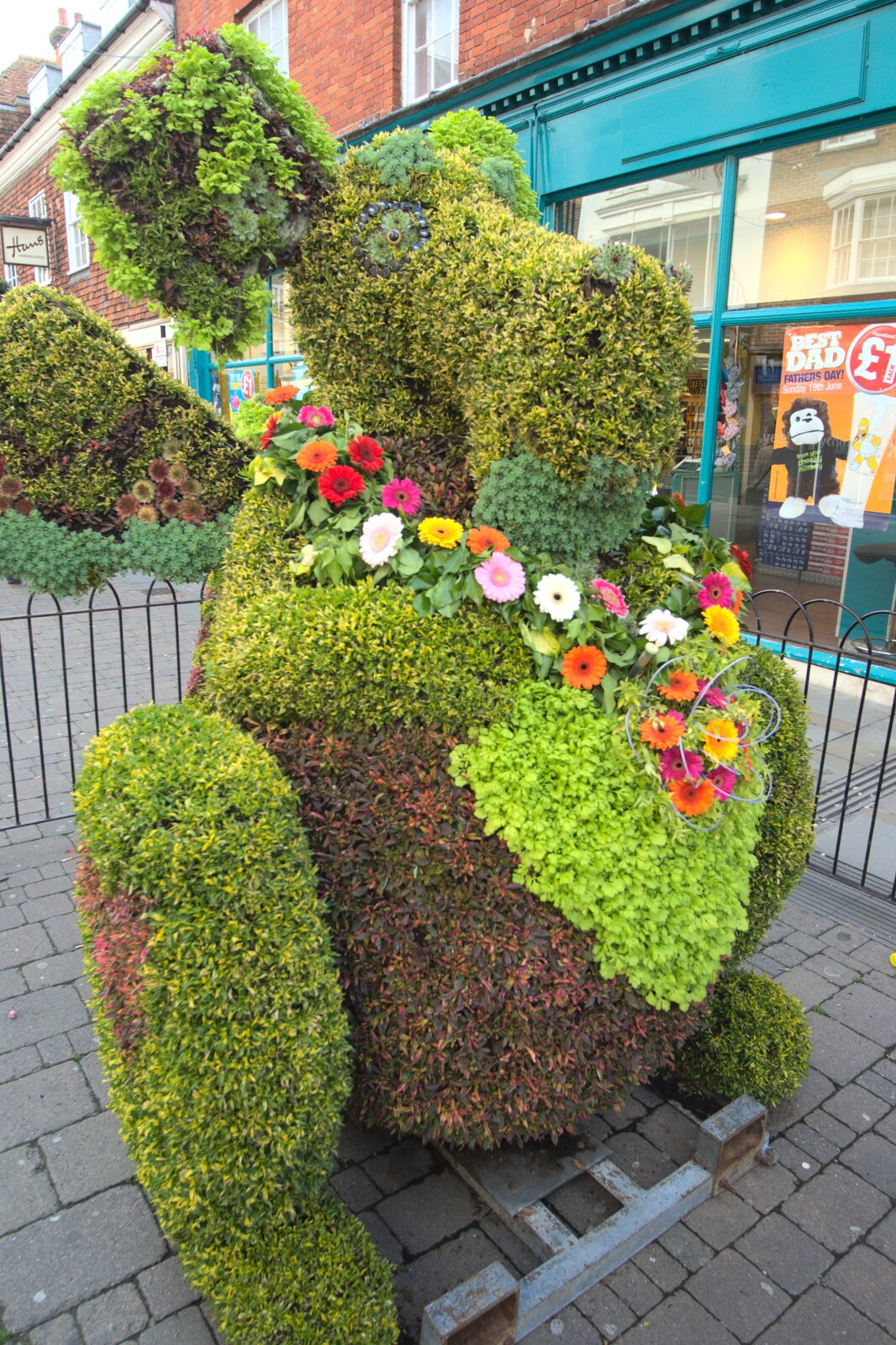 A topiary dog from A Camper Van Odyssey: Oxford, Salisbury, New Forest and Barton-on-Sea - 19th June 2011