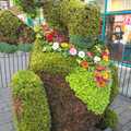 A topiary dog, A Camper Van Odyssey: Oxford, Salisbury, New Forest and Barton-on-Sea - 19th June 2011