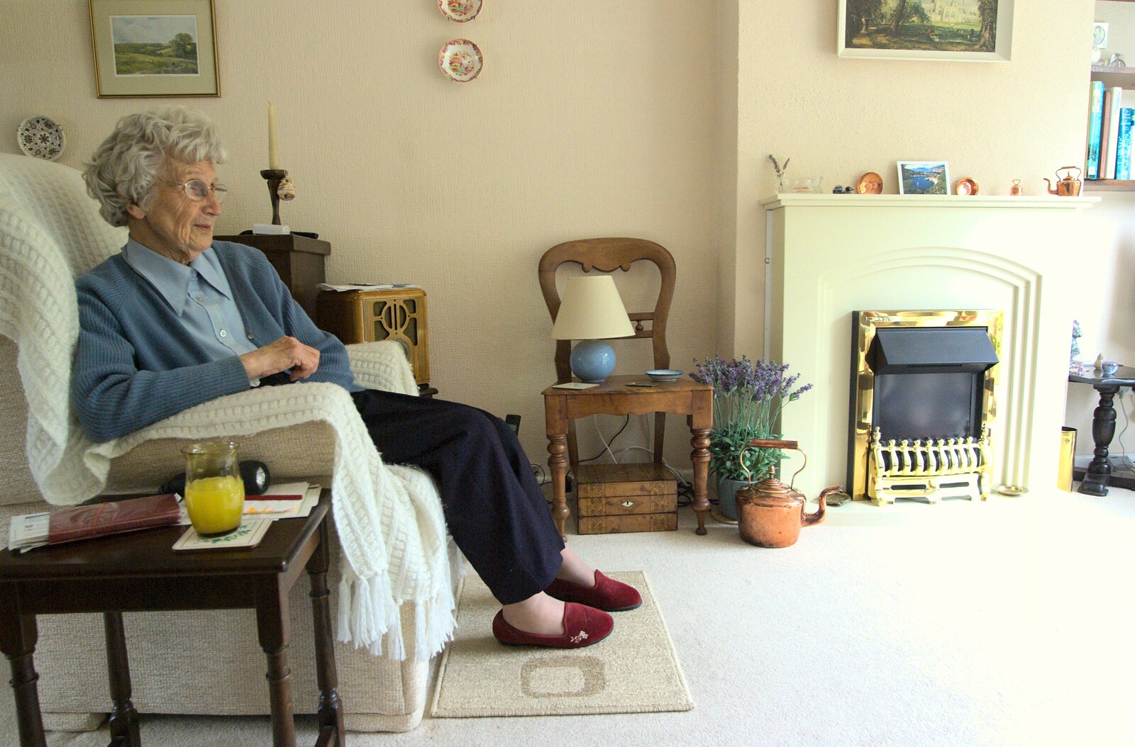 Grandmother in her lounge from A Camper Van Odyssey: Oxford, Salisbury, New Forest and Barton-on-Sea - 19th June 2011