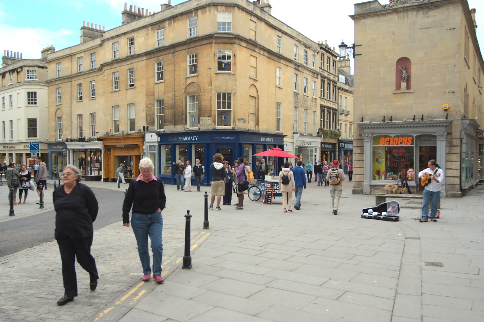 A square in Bath from A Camper Van Odyssey: Charmouth, Plymouth, Dartmoor and Bath - 20th June 2011