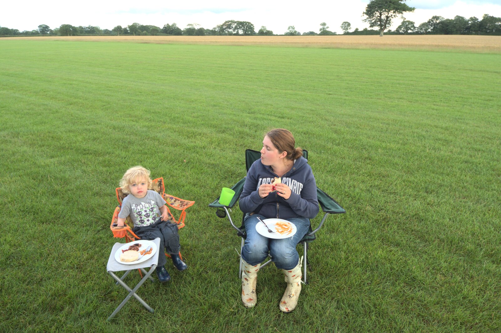 Fred and Isobel eat some campervan nosh from Maurice's Mustang Hangar Dance, Hardwick Airfield, Norfolk - 16th July 2011