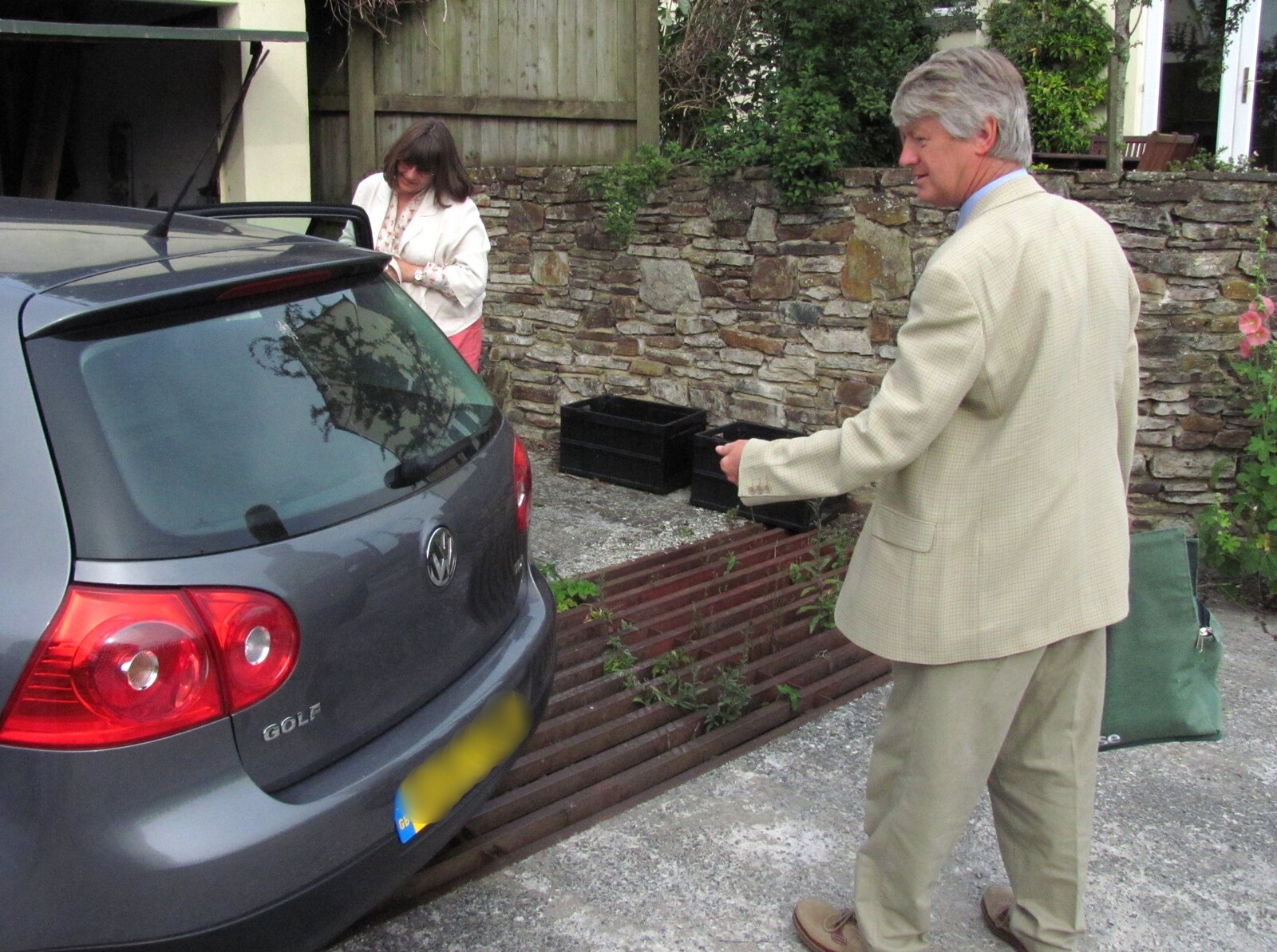Neil locks his car up back at the Chapel from Mike's Memorial, Prince Hall Hotel, Two Bridges, Dartmoor - 12th July 2011