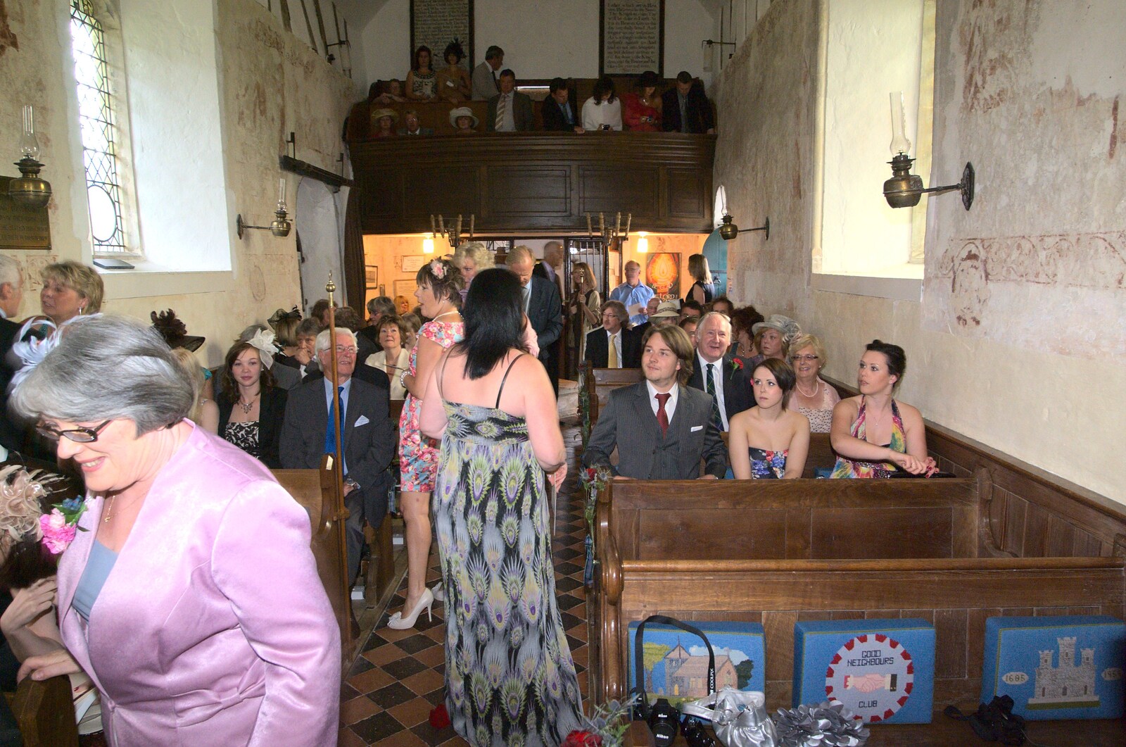 The church fills up from Rob and Wilma's Wedding, Thornham and Thrandeston, Suffolk - 6th August 2011