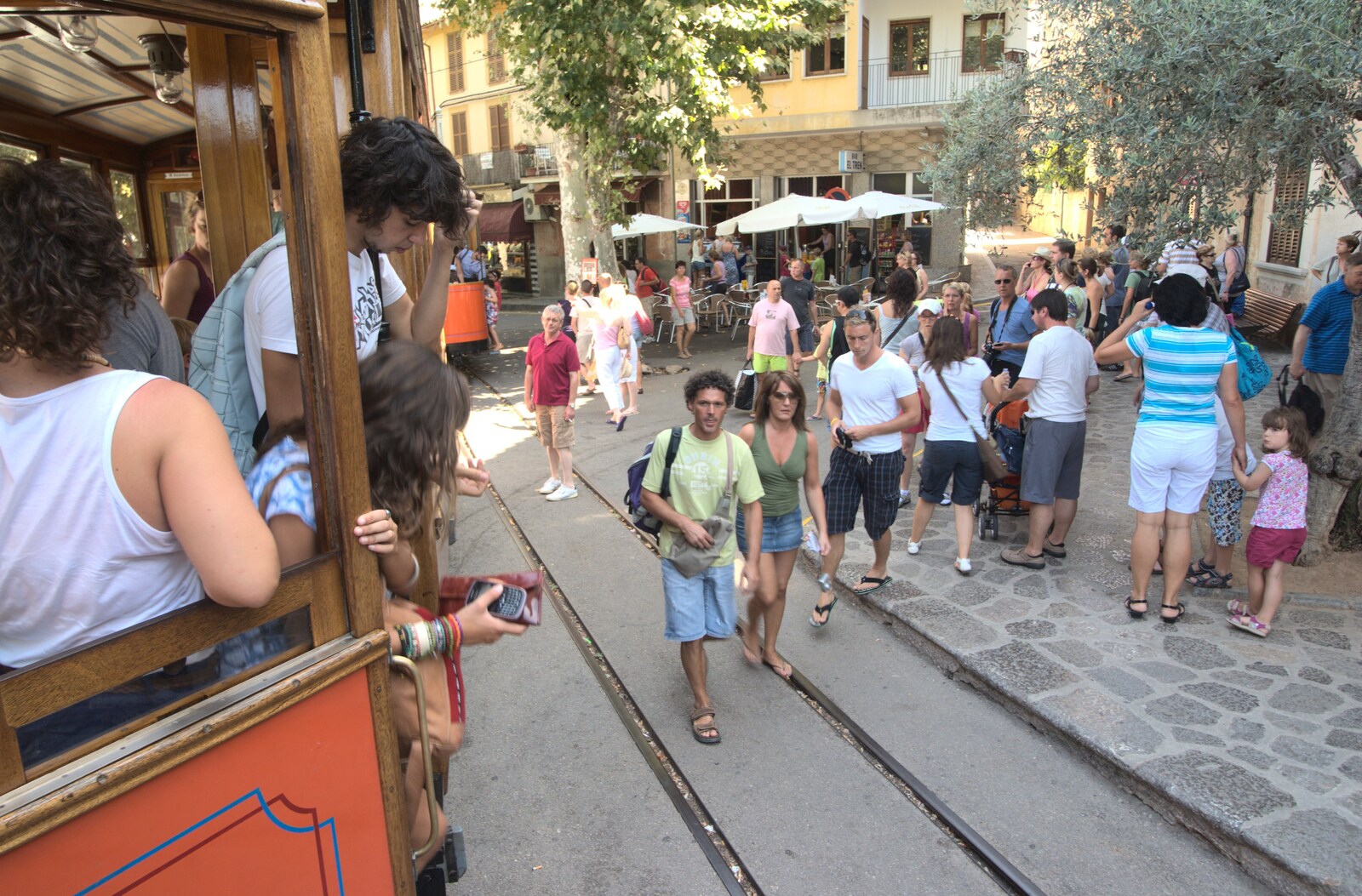 The tram trundles off from A Tram Trip to Port Soller, Mallorca - 18th August 2011