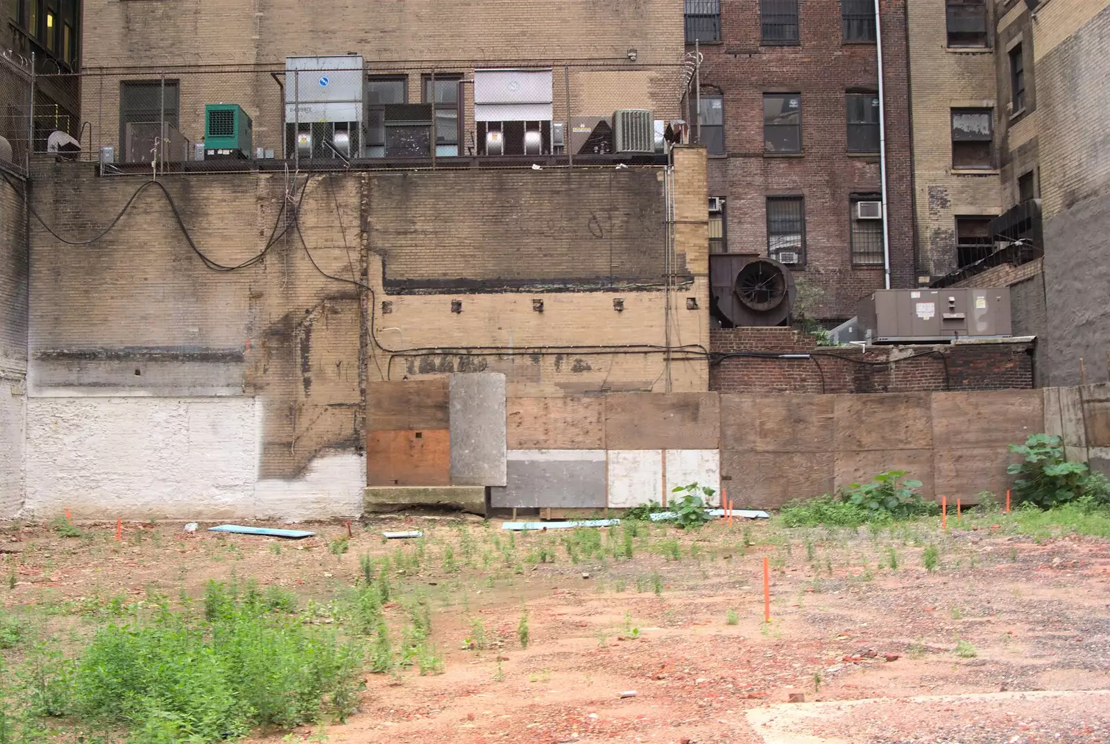 More Manhattan dereliction, from A Manhattan Hotdog, New York, USA - 21st August 2011