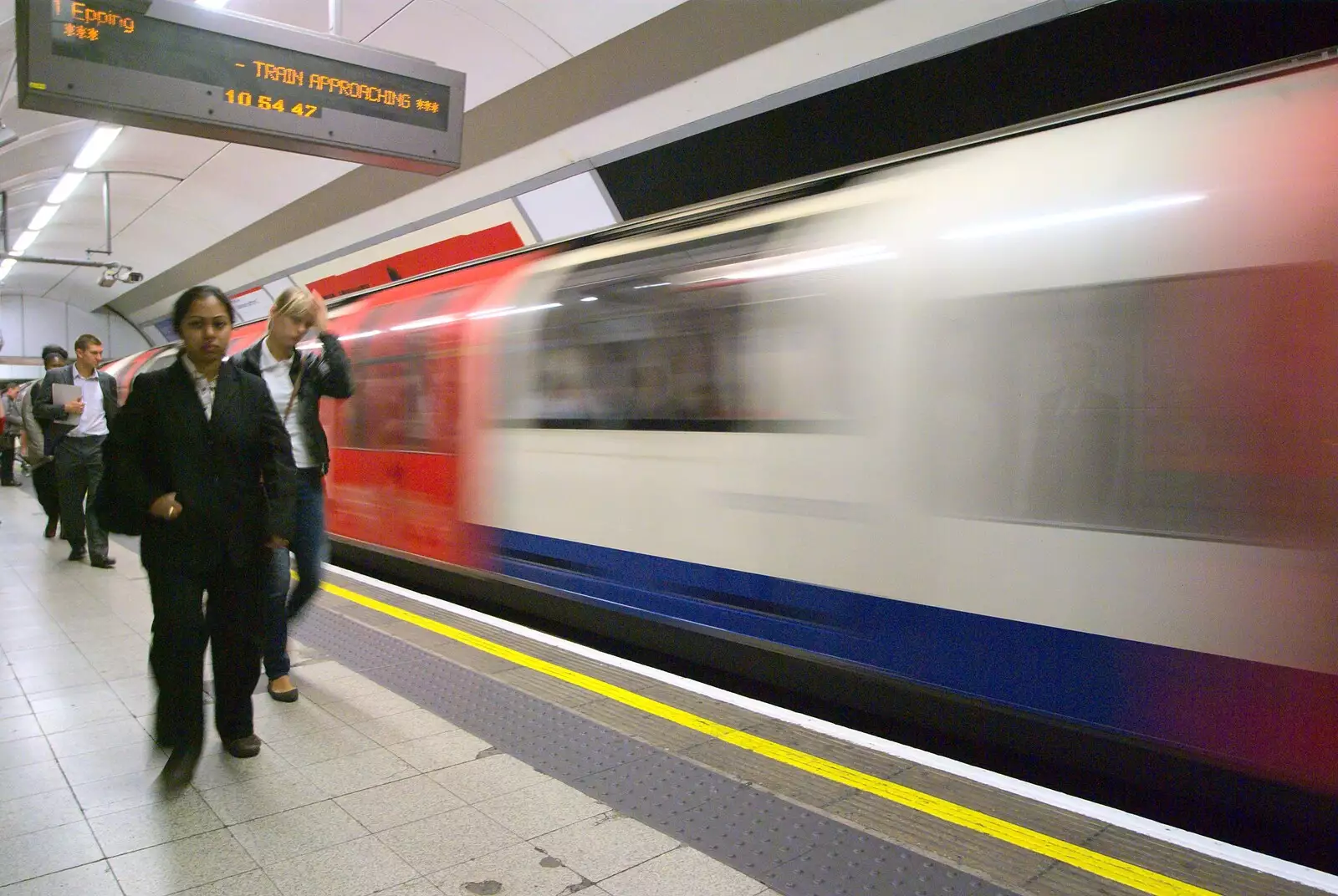 Another underground train at Oxford Circus, from A Manhattan Hotdog, New York, USA - 21st August 2011