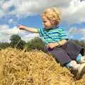 Fred points, like a Soviet propaganda poster, Farmers' Market and Harvest Day, Diss and Brome, Norfolk and Suffolk - 10th September 2011