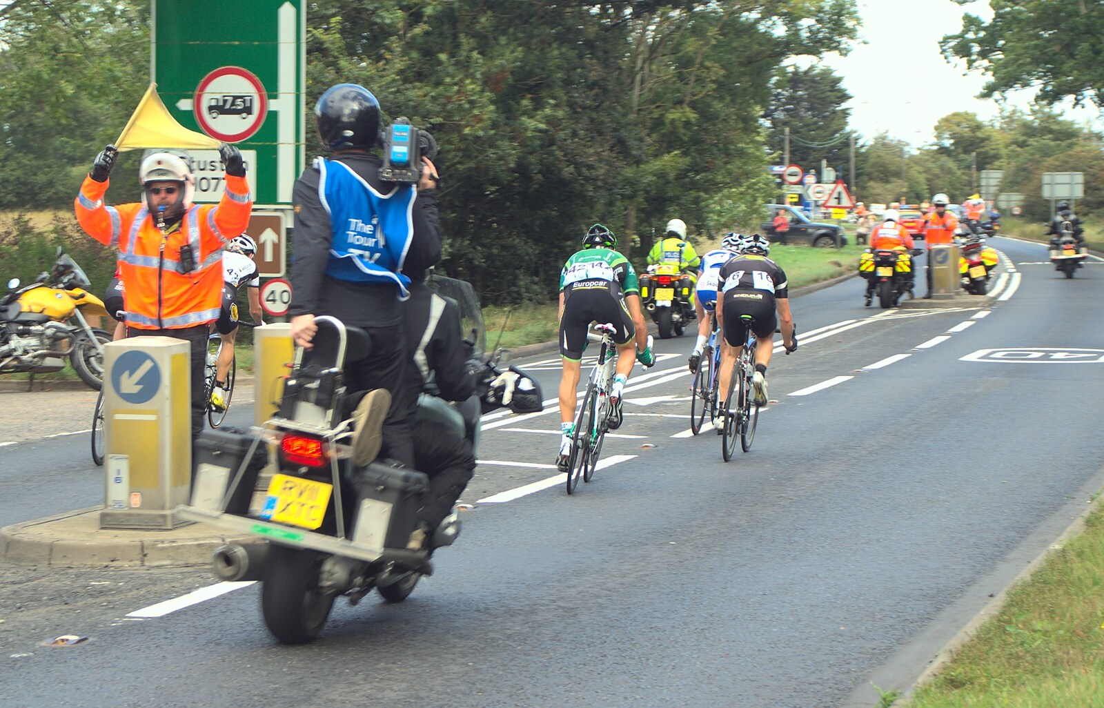 The first group head up the A140 from The Tour of Britain, Brome, Suffolk - 17th September 2011