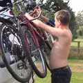 Nosher sticks the bikes on the van, Fred's Birthday and Mildenhall Camping, Suffolk - 25th September 2011