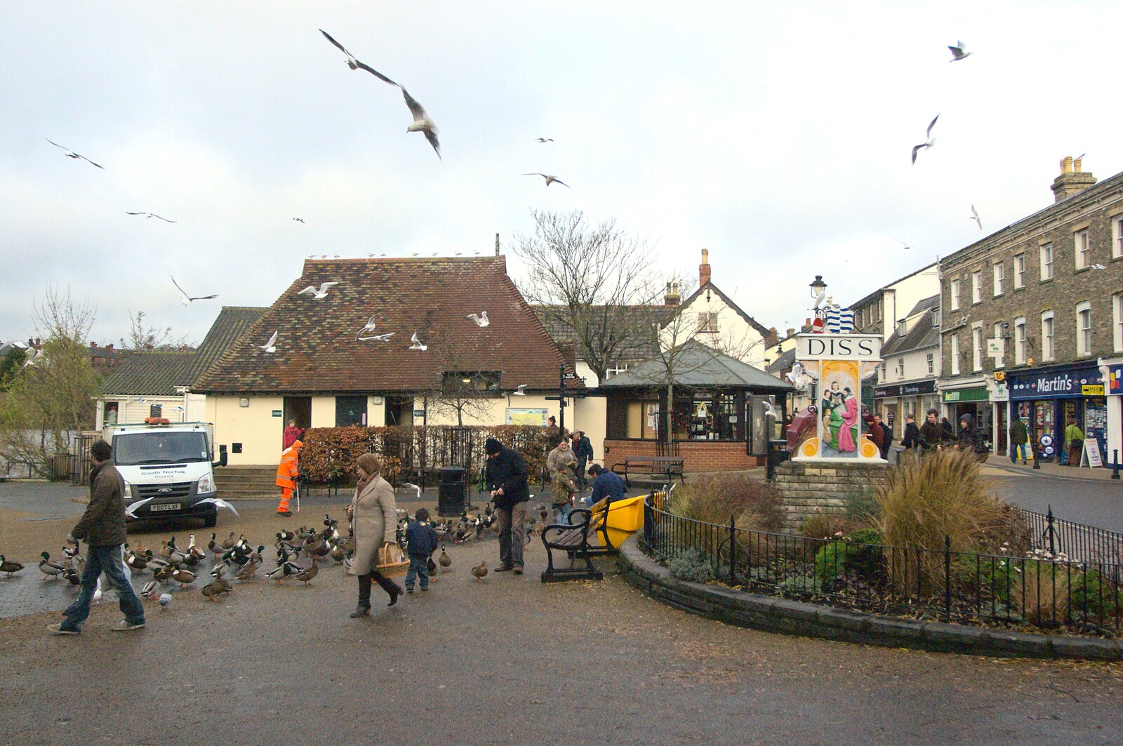The Diss town sign, and whirling seagulls from Grandad's New House, and Discord by the Mere, Roydon and Diss, Norfolk - 21st December 2011