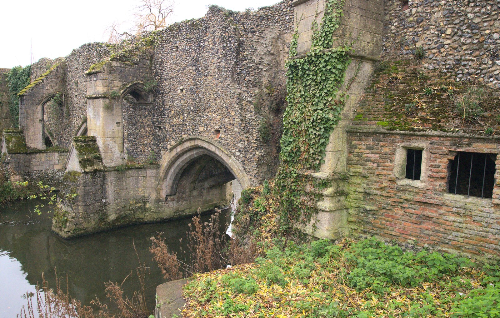 The old Abbey bridge from Pizza Express with Grandad, Bury St. Edmunds, Suffolk - 29th December 2011