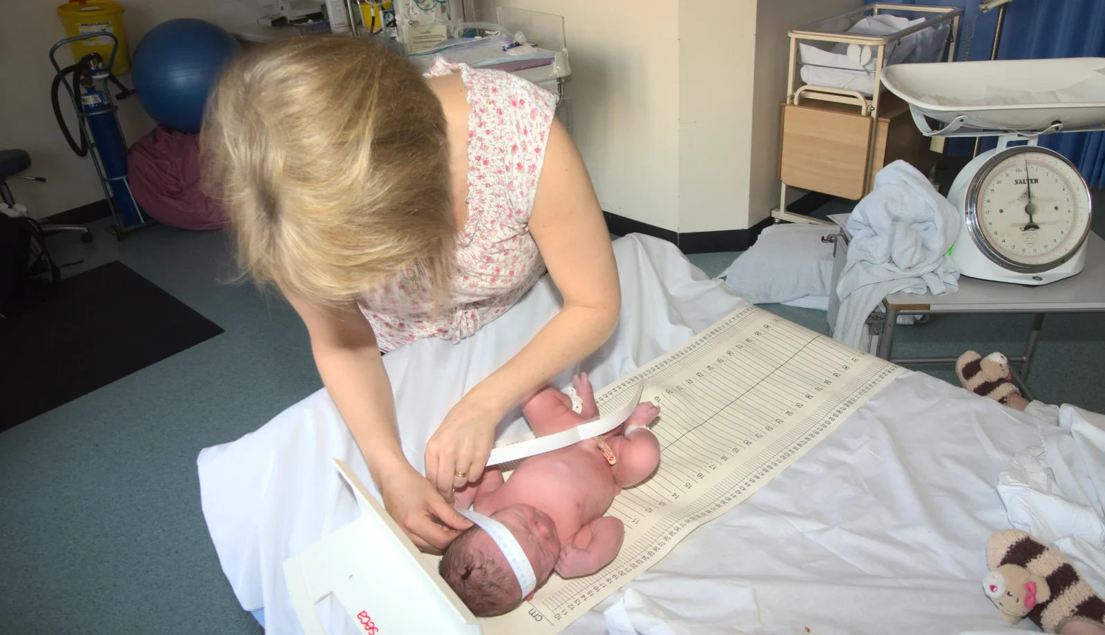 The head is measured, from Sprog Day 2: The Sequel, Brook Ward, Ipswich Hospital - 28th March 2012