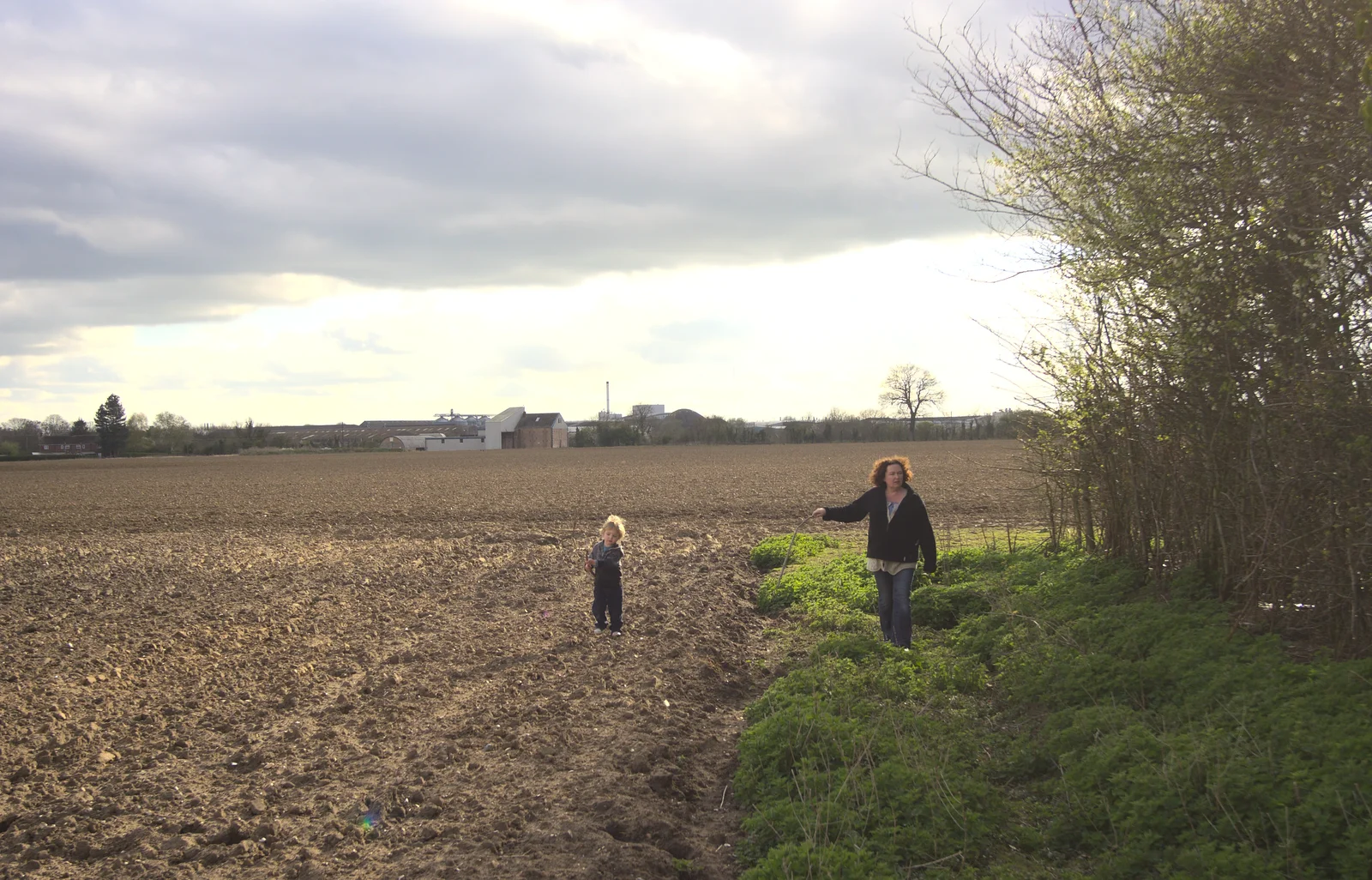 Fred and Louise walk around to Chinner's field, from Evelyn and "Da Wheeze", and Lunch at the Cock Inn, Brome, Ipswich and Diss - 9th April 2012