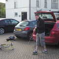 The BSCC Cycling Weekend, The Swan Inn, Thaxted, Essex - 12th May 2012, The Boy Phil gets a measuring stick out of his car