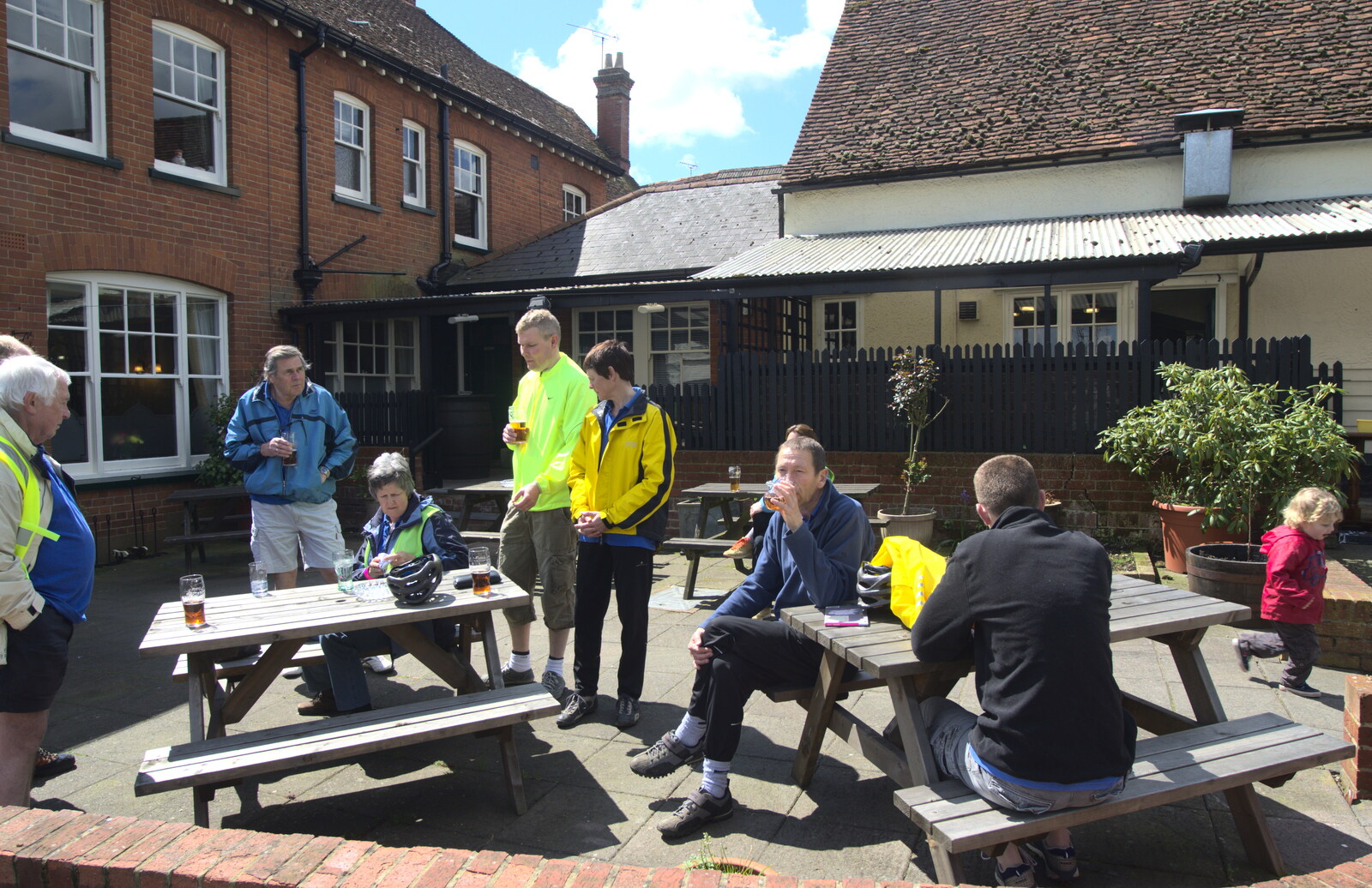 Pub beer garden from The BSCC Cycling Weekend, The Swan Inn, Thaxted, Essex - 12th May 2012