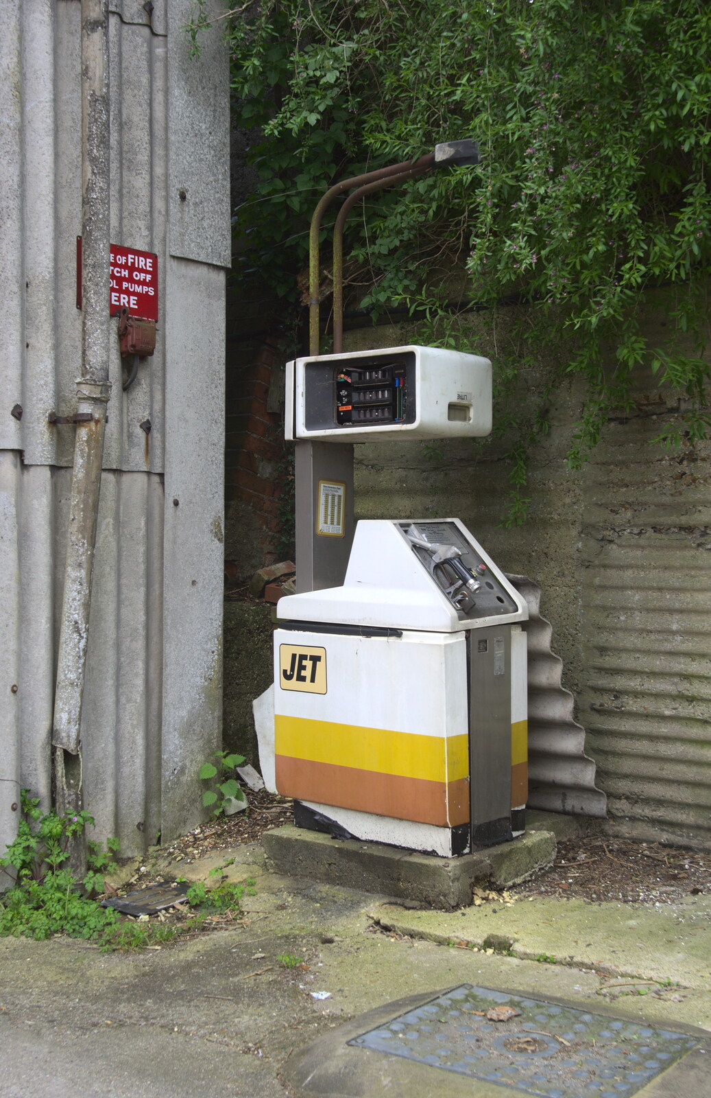 A derelict petrol pump from The BSCC Cycling Weekend, The Swan Inn, Thaxted, Essex - 12th May 2012
