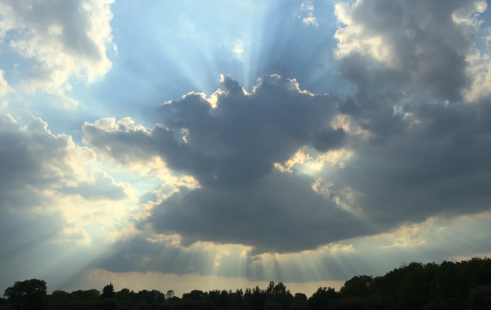 A good display of crepuscular 'God rays', from The BBs at the White Hart, Roydon, Norfolk - 1st June 2012