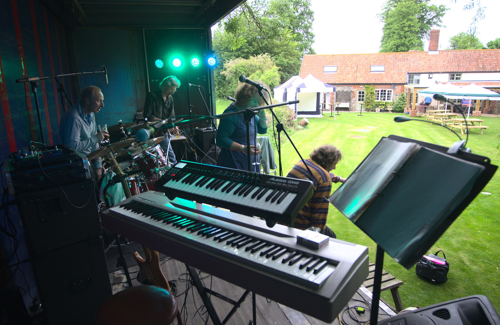 The BBs at the White Hart, Roydon, Norfolk - 1st June 2012: The view from Nosher's keyboards