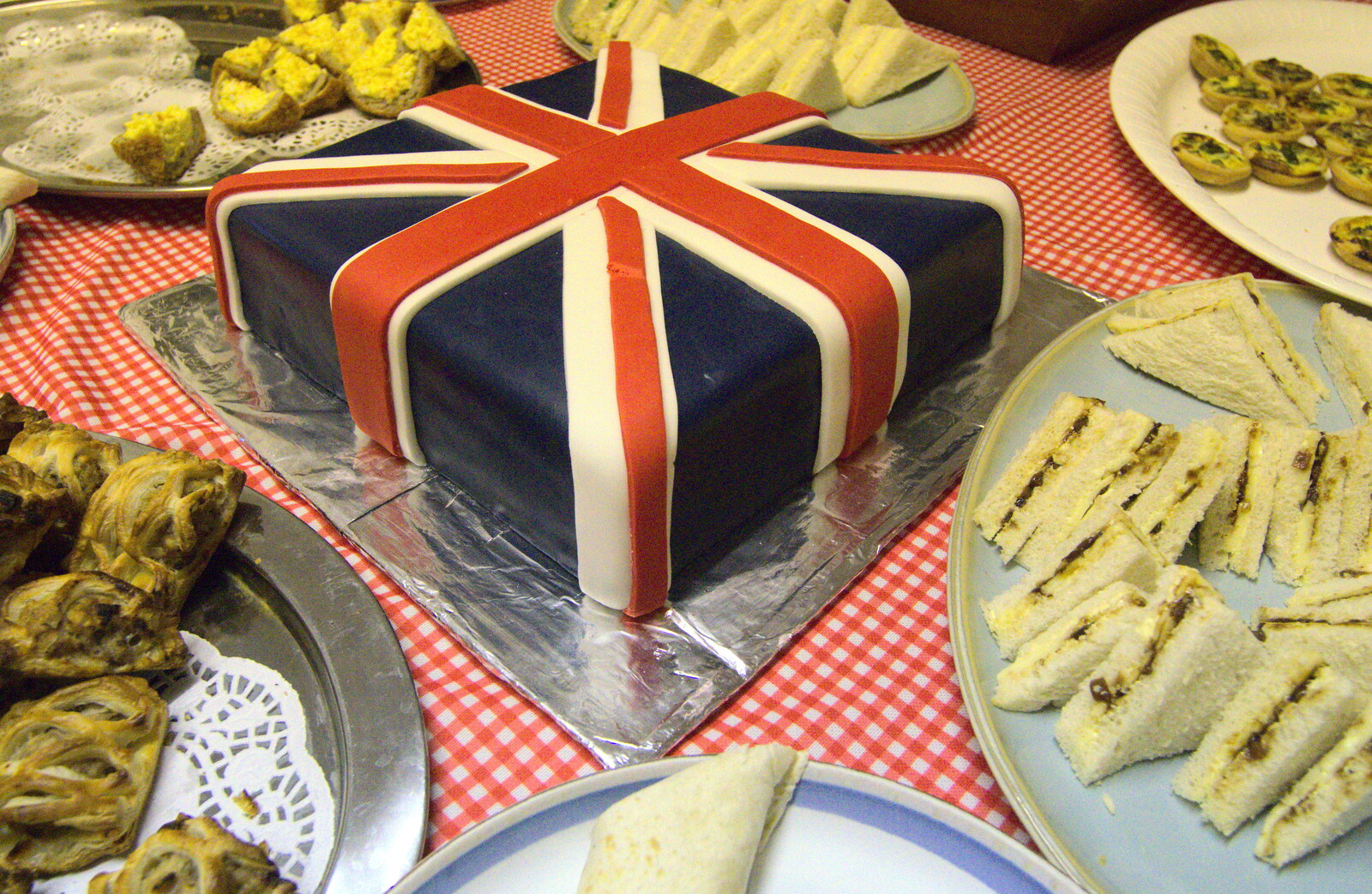 The Queen's Diamond Jubilee Weekend, Eye and Brome, Suffolk - 4th June 2012: A Union Flag cake