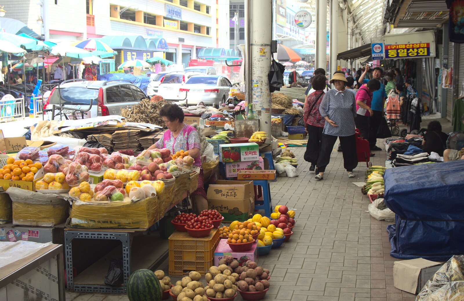 More fruit and veg from Seomun Market, Daegu, South Korea - 1st July 2012