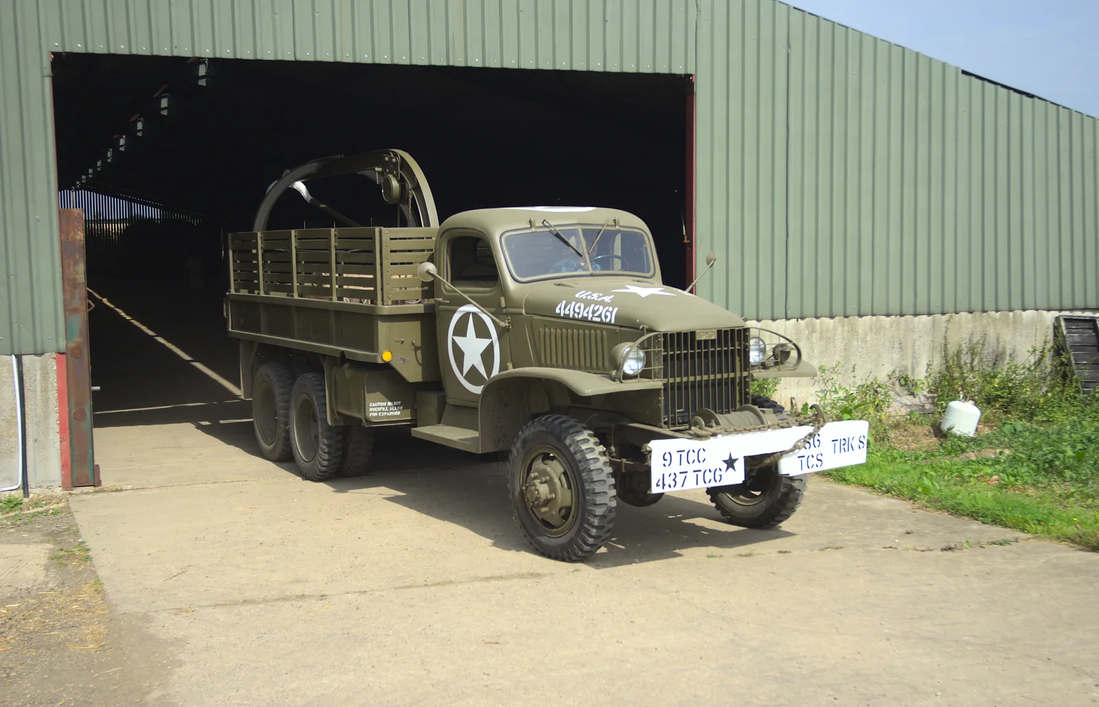 Clive's truck appears, from "Grandma Julie's" Barbeque Thrash, Bressingham, Norfolk - 19th August 2012