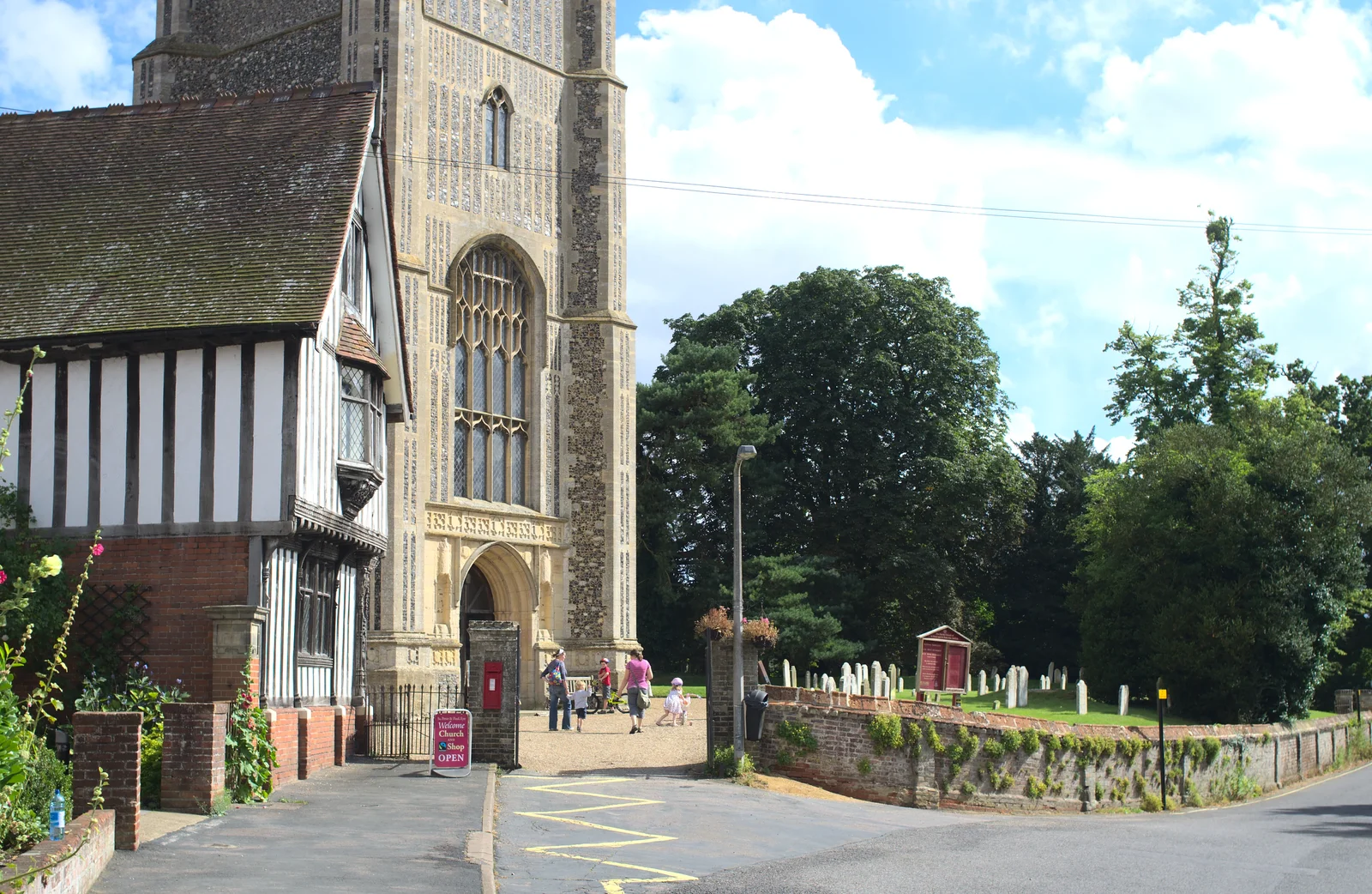 The church of St. Peter and St. Paul in Eye, from Bill and Carmen's Paella Barbeque, and a Trip to the City, Yaxley and Norwich - 25th August 2012