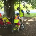 We wait under a tree in Palgrave, The BSCC does Matthew's Church Bike Ride, Suffolk - 8th September 2012