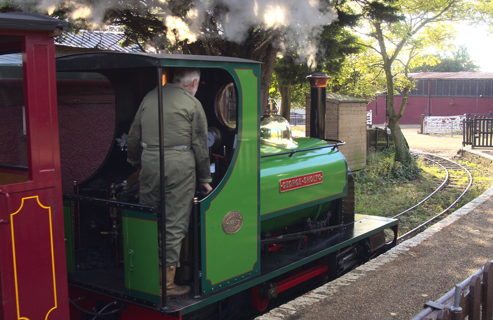The George Sholto heads off from Alan Bloom's Gardens, Bressingham, Norfolk - 6th October 2012