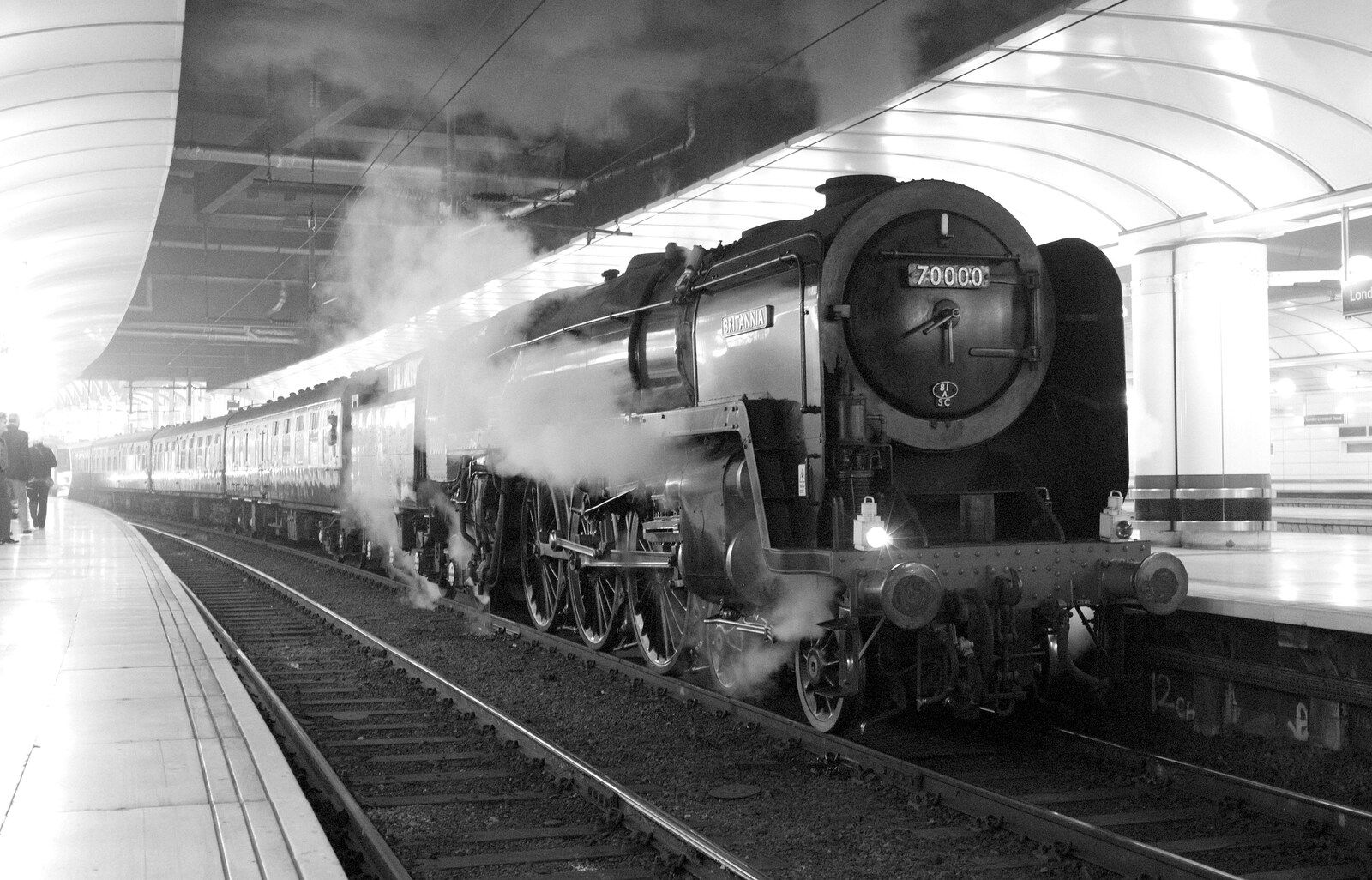 Class 7 Britannia gets ready to depart from Spider Webs, and 70000 Britannia at Liverpool Street, Brome and London - 10th October 2012