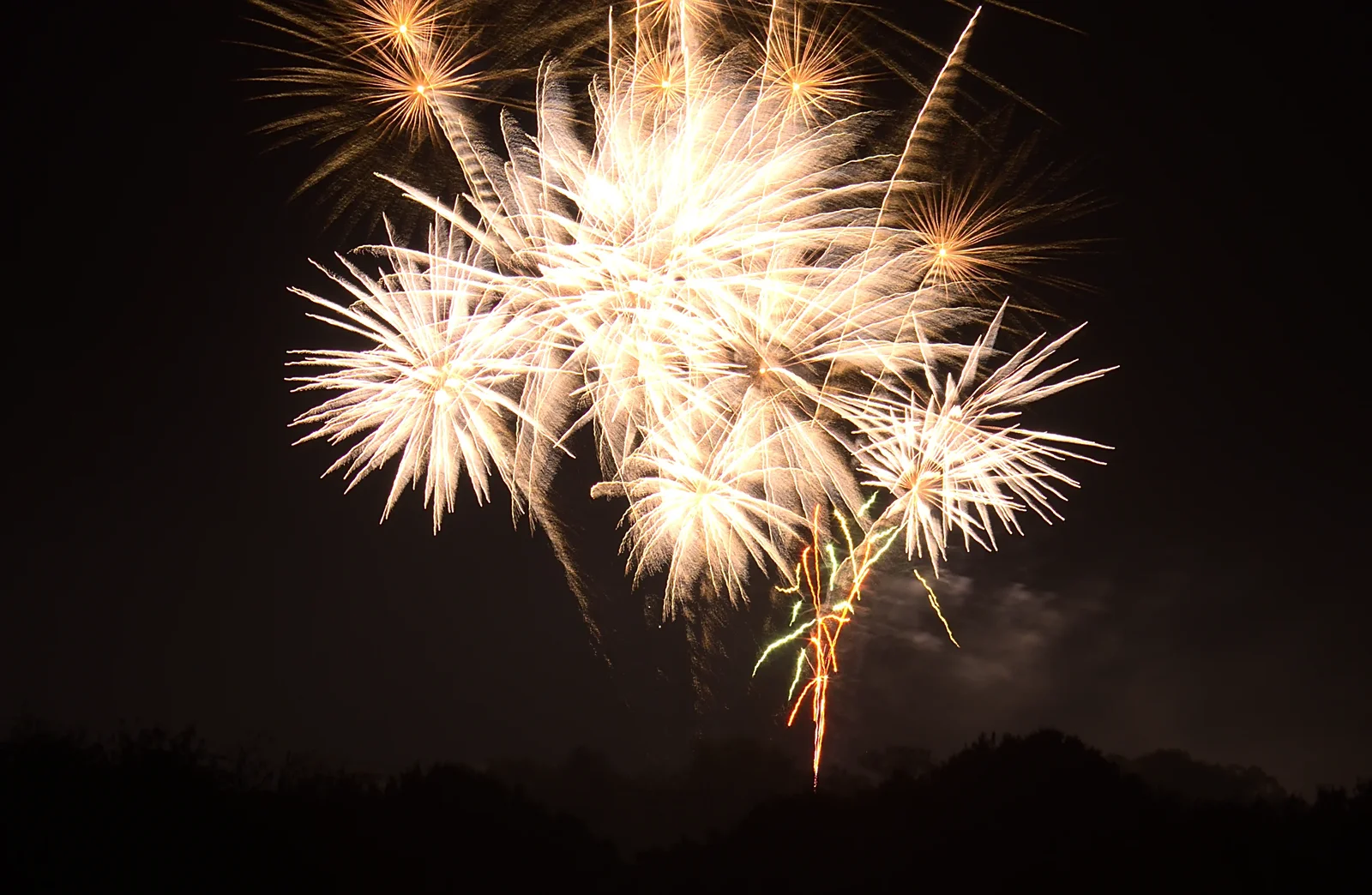 A big finish in fireworks, from Butterflies and Fireworks, Brome and Wortham, Suffolk and Norfolk - 3rd November 2012