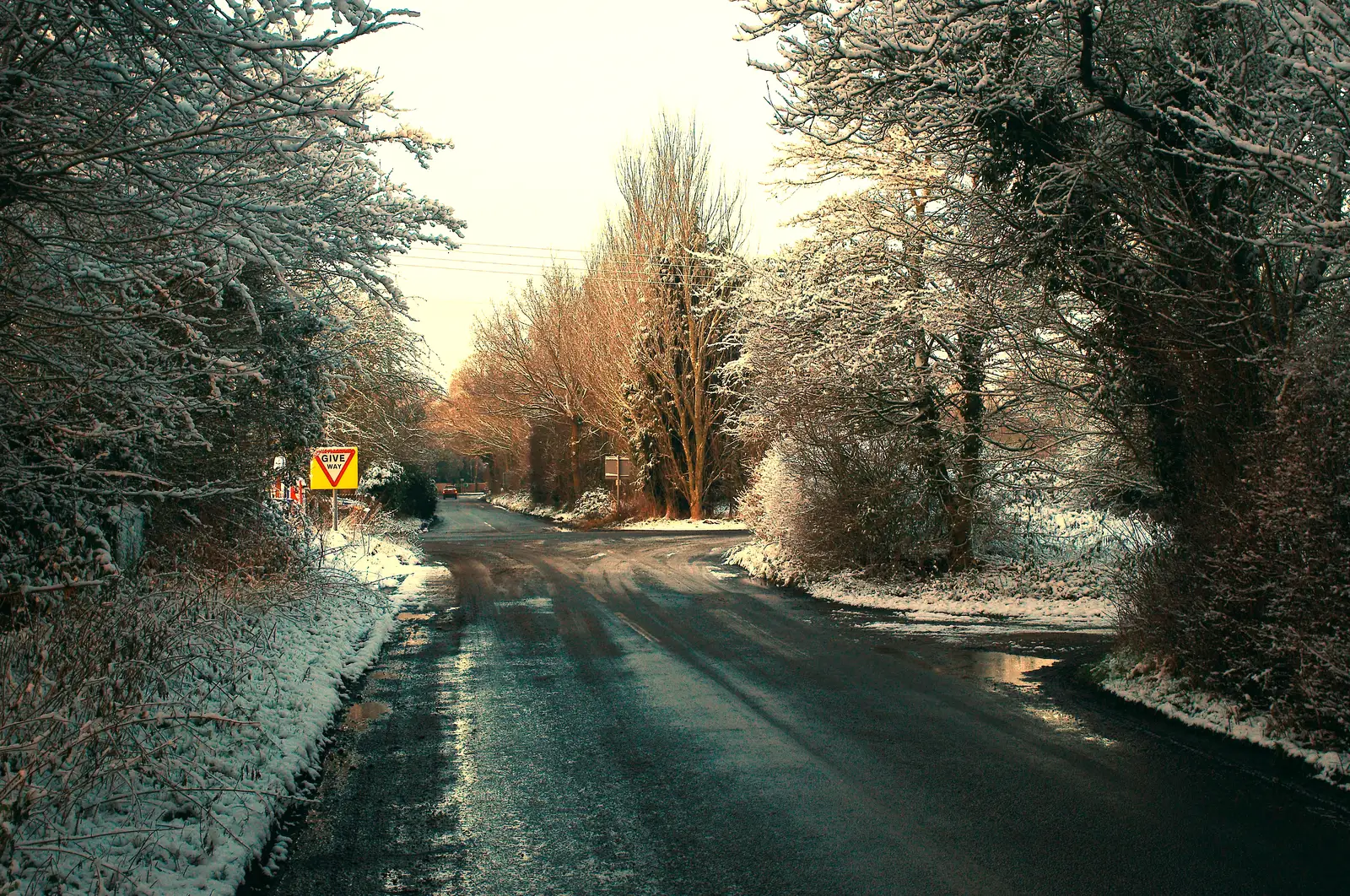 The crossroads to Eye, from A Couple of Snow Days, Brome, Suffolk - 16th January 2013