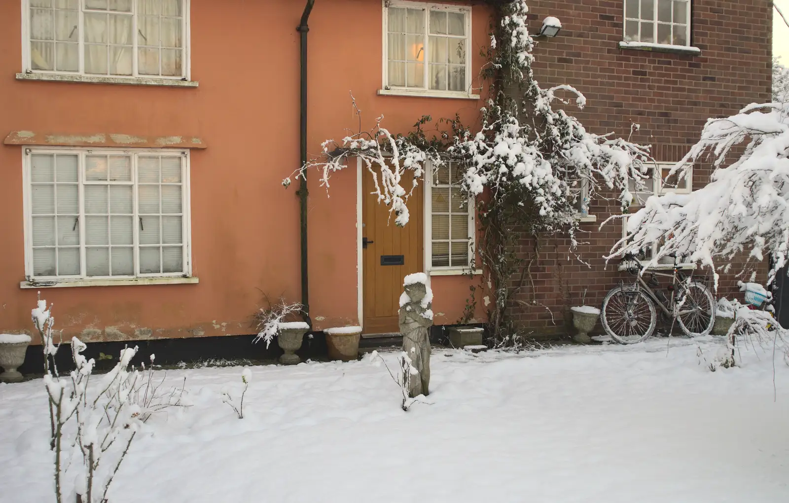 The front of the house, from A Couple of Snow Days, Brome, Suffolk - 16th January 2013