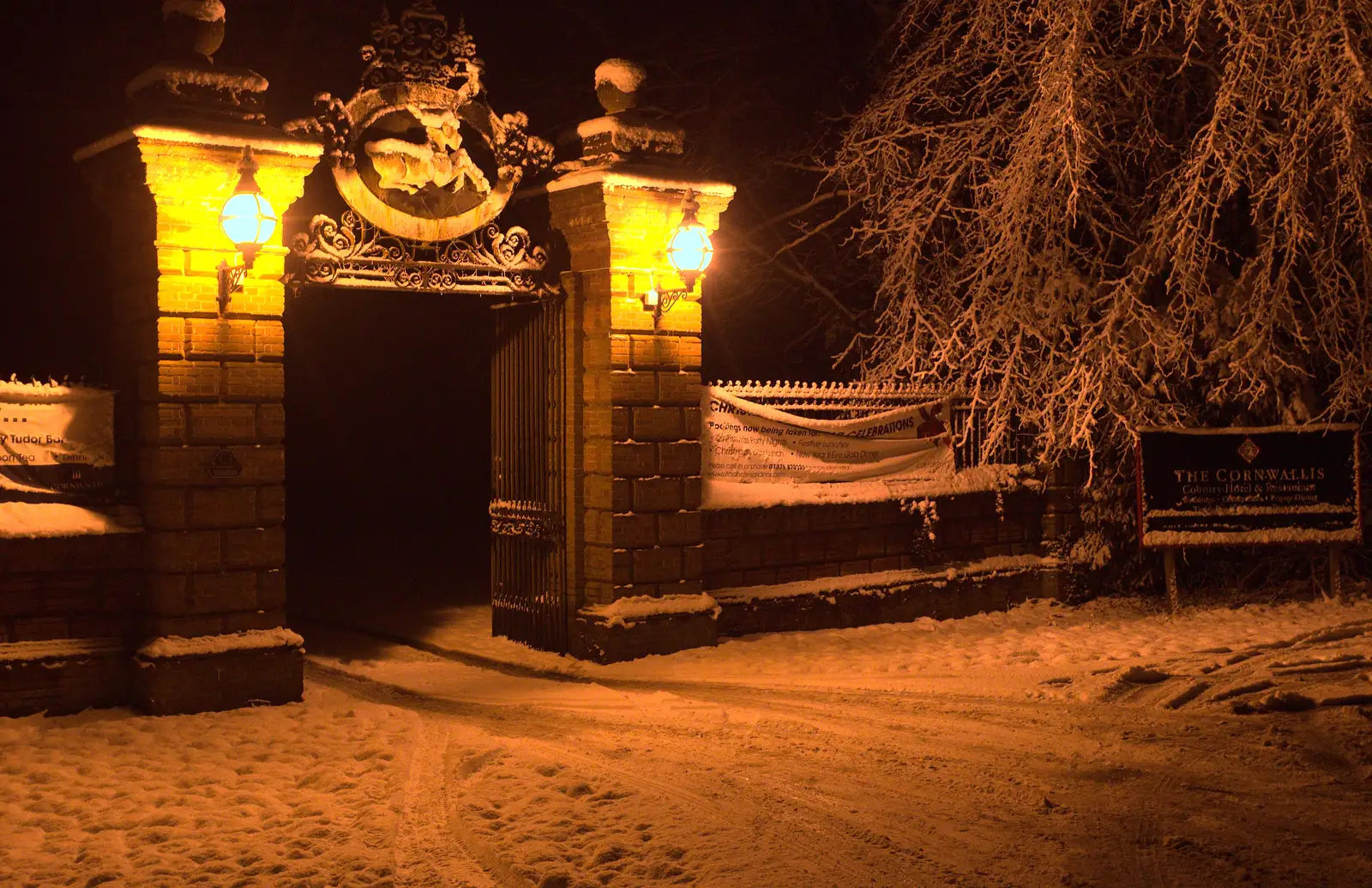 The other side of the Oaksmere's entrance, from A Couple of Snow Days, Brome, Suffolk - 16th January 2013