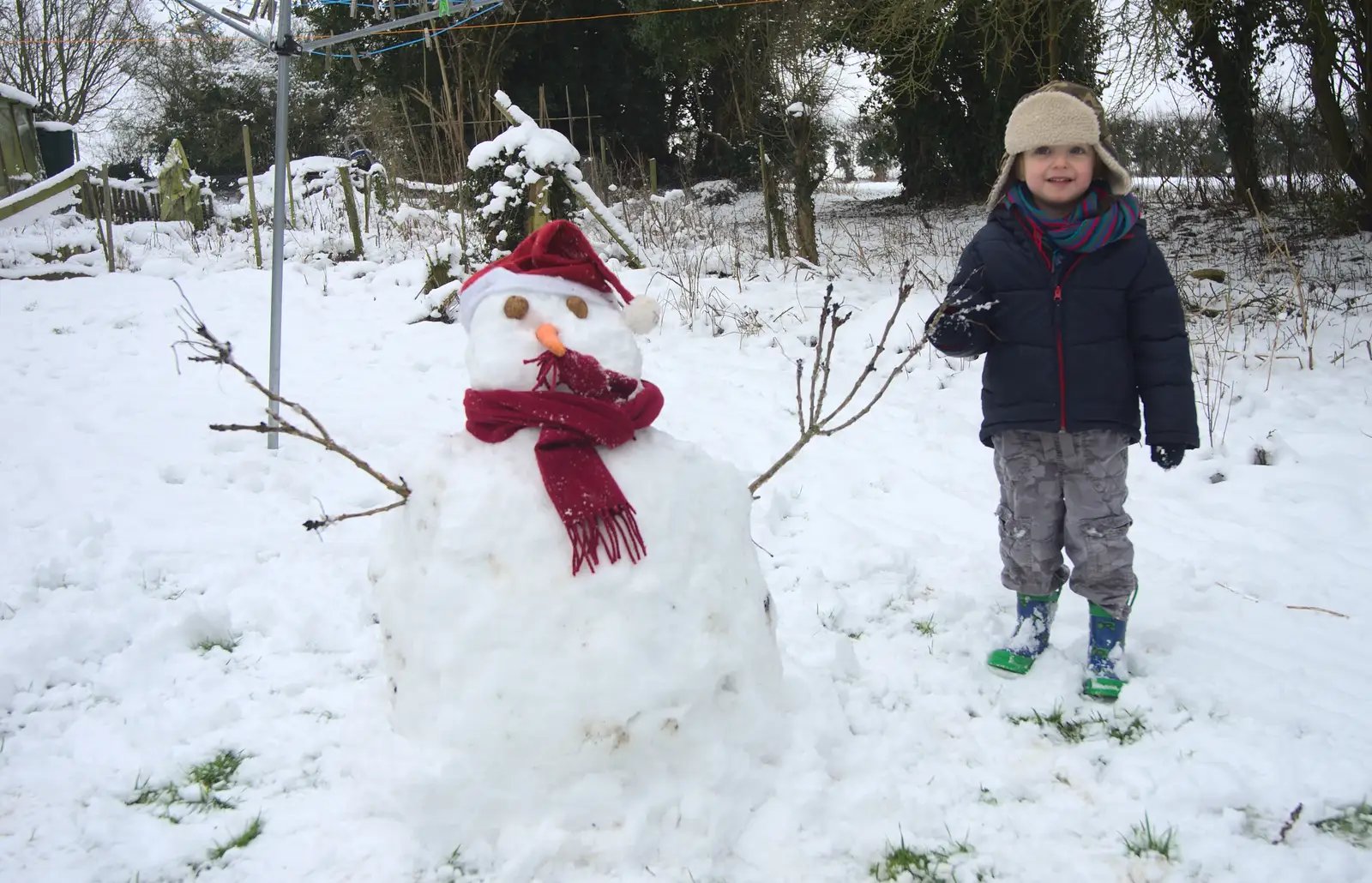 The completed snow man, from More Snow Days and a Wind Turbine is Built, Brome, Suffolk - 19th January 2013