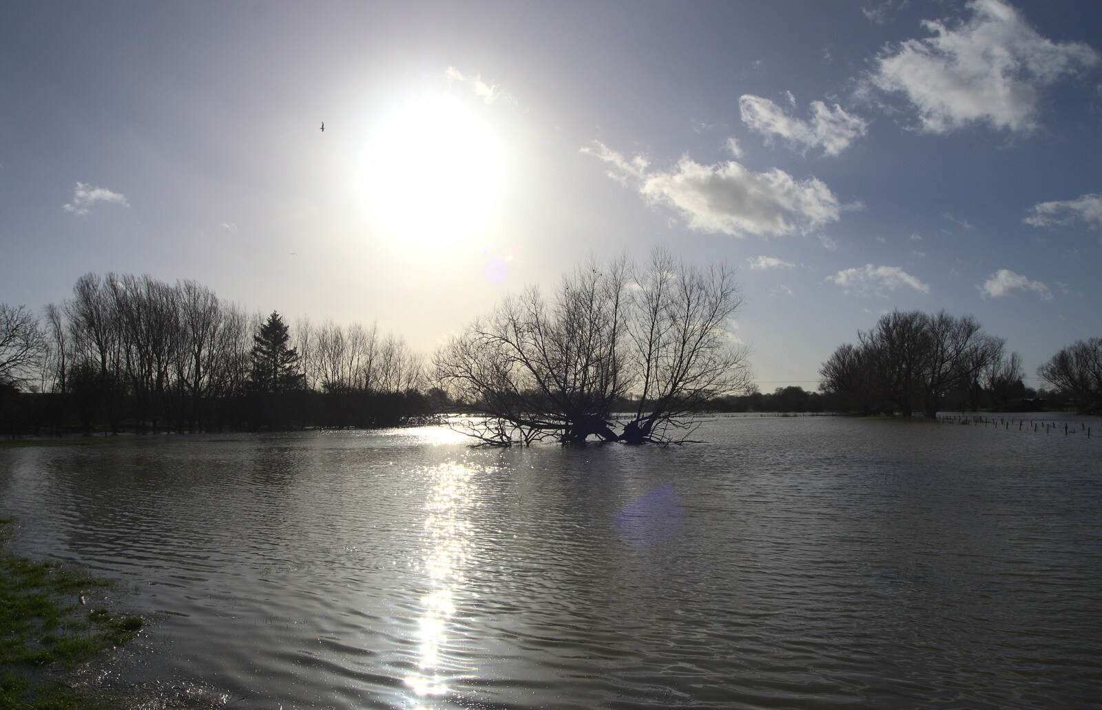 The sun over flooded fields from Flooding at the King's Bridge, and Lunch at the Beaky, Eye and Occold, Suffolk - 27th January 2013